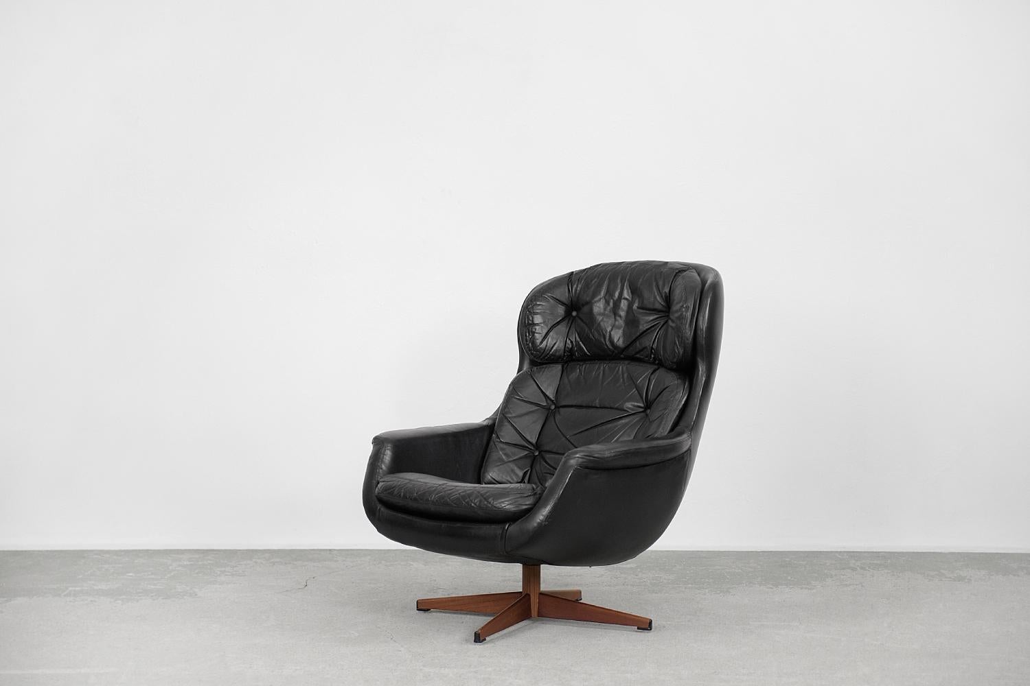 Scandinavian Modern Vintage Swedish Modernist Leather Swivel Lounge Chair from Selig Imperial, 1970s For Sale