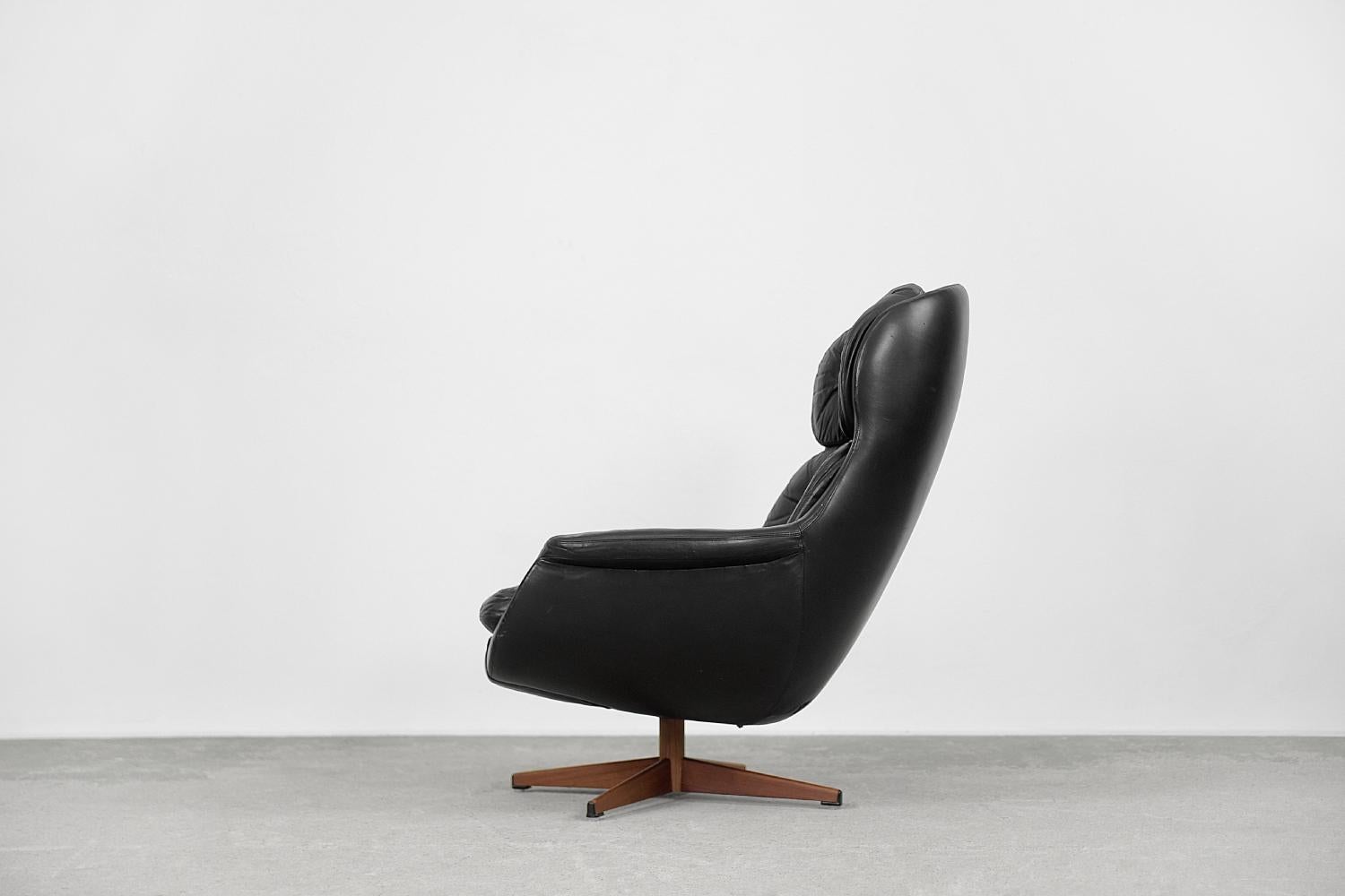 Metal Vintage Swedish Modernist Leather Swivel Lounge Chair from Selig Imperial, 1970s For Sale