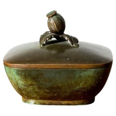 Caja con tapa de estilo modernista sueco en bronce patinado, de GAB, década de 1930