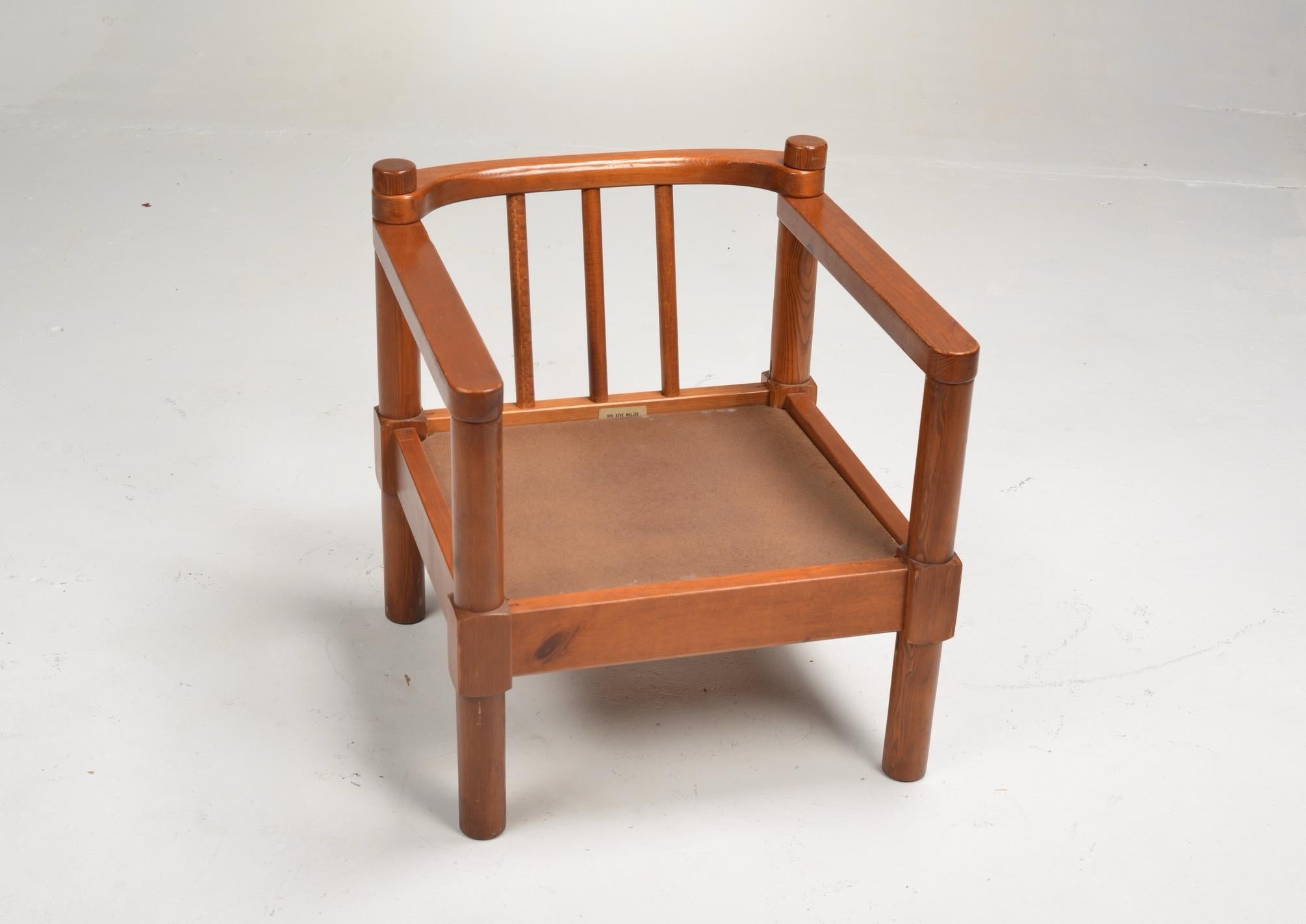 Schwedische Modernist Lounge Chairs aus Kiefer im Angebot 5