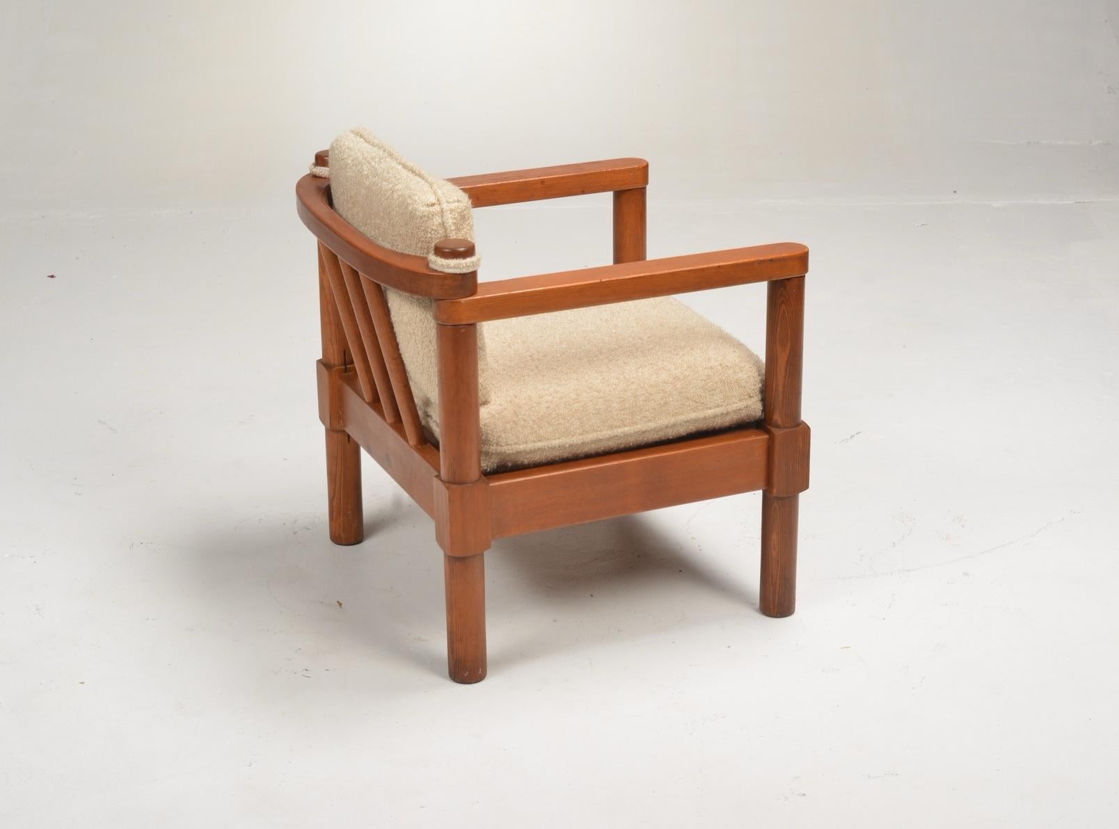 Schwedische Modernist Lounge Chairs aus Kiefer im Angebot 1