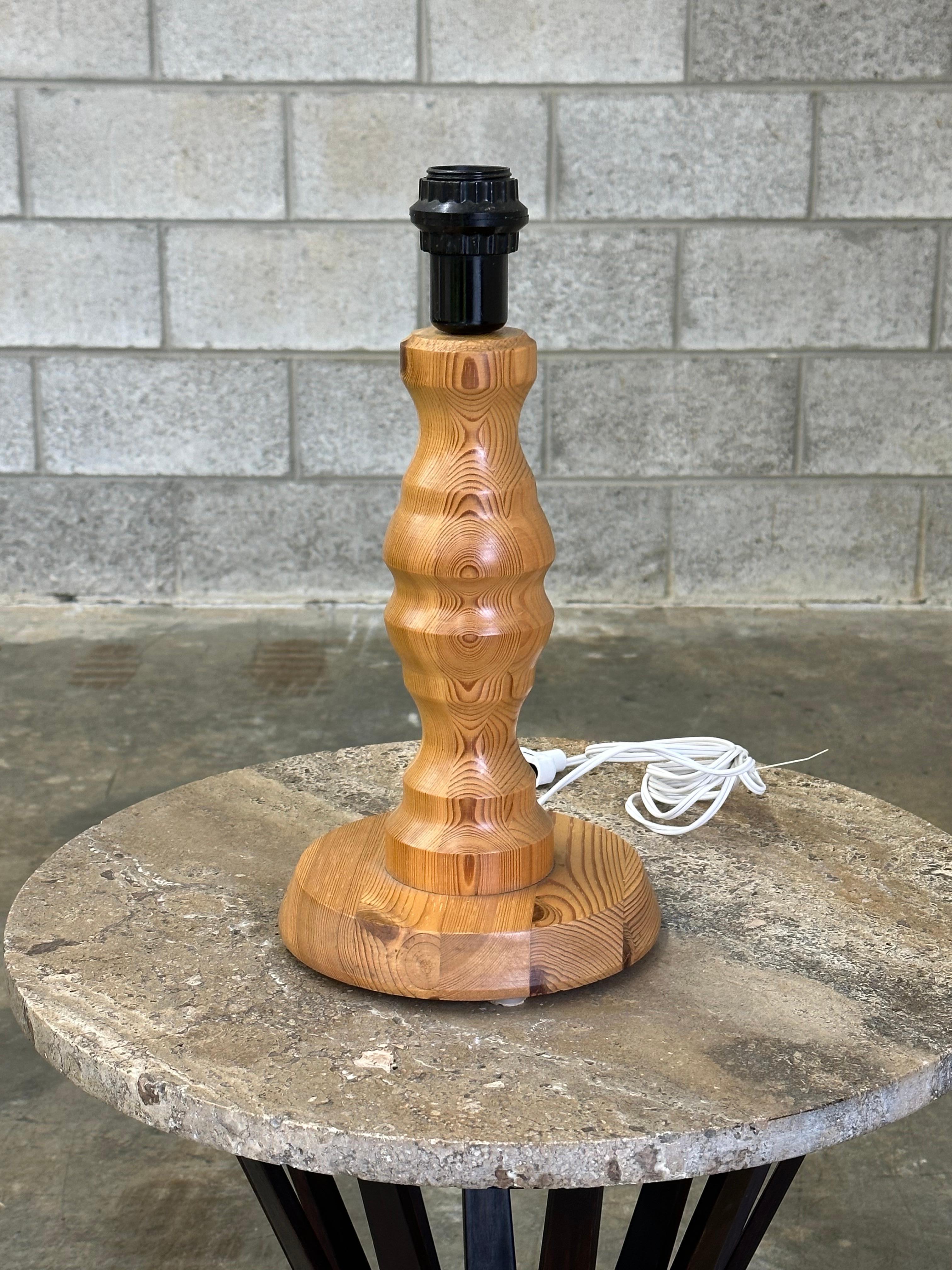 Swedish Modernist Pine Turned Table Lamp For Sale 4