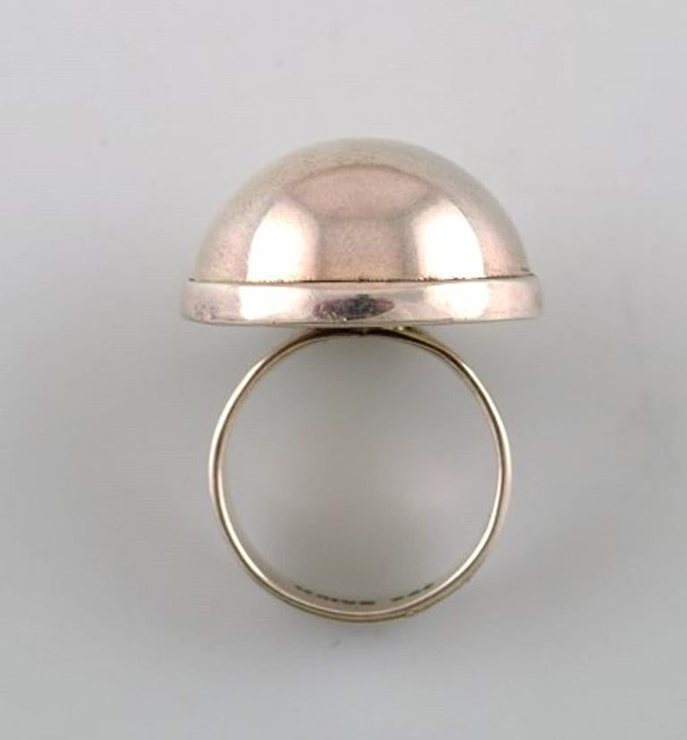 Swedish modernist silver ring. 1960 s.
Size: 18 mm. US size: 8. (can be customized to any size)
Stamped.
In very good condition.
LARGE SELECTION OF modernist SILVER FROM 1960/70 IN STOCK.