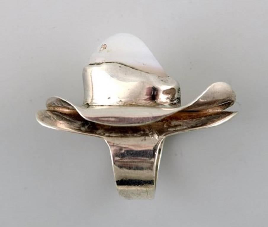 Schwedischer modernistischer Ring aus Sterlingsilber mit Stein in organischer Form im Zustand „Gut“ im Angebot in bronshoj, DK
