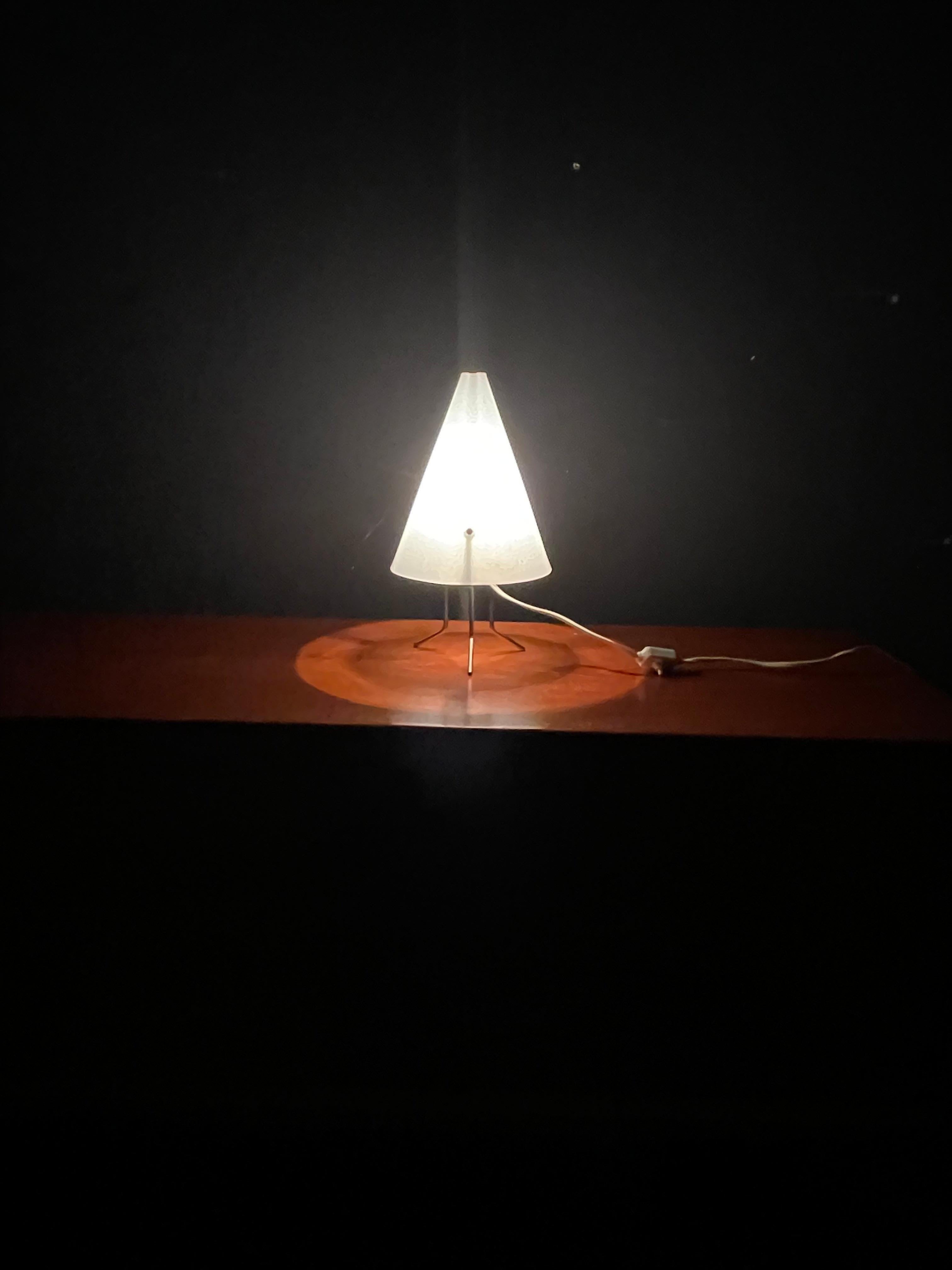 Schwedische modernistische Tischlampe im Angebot 4