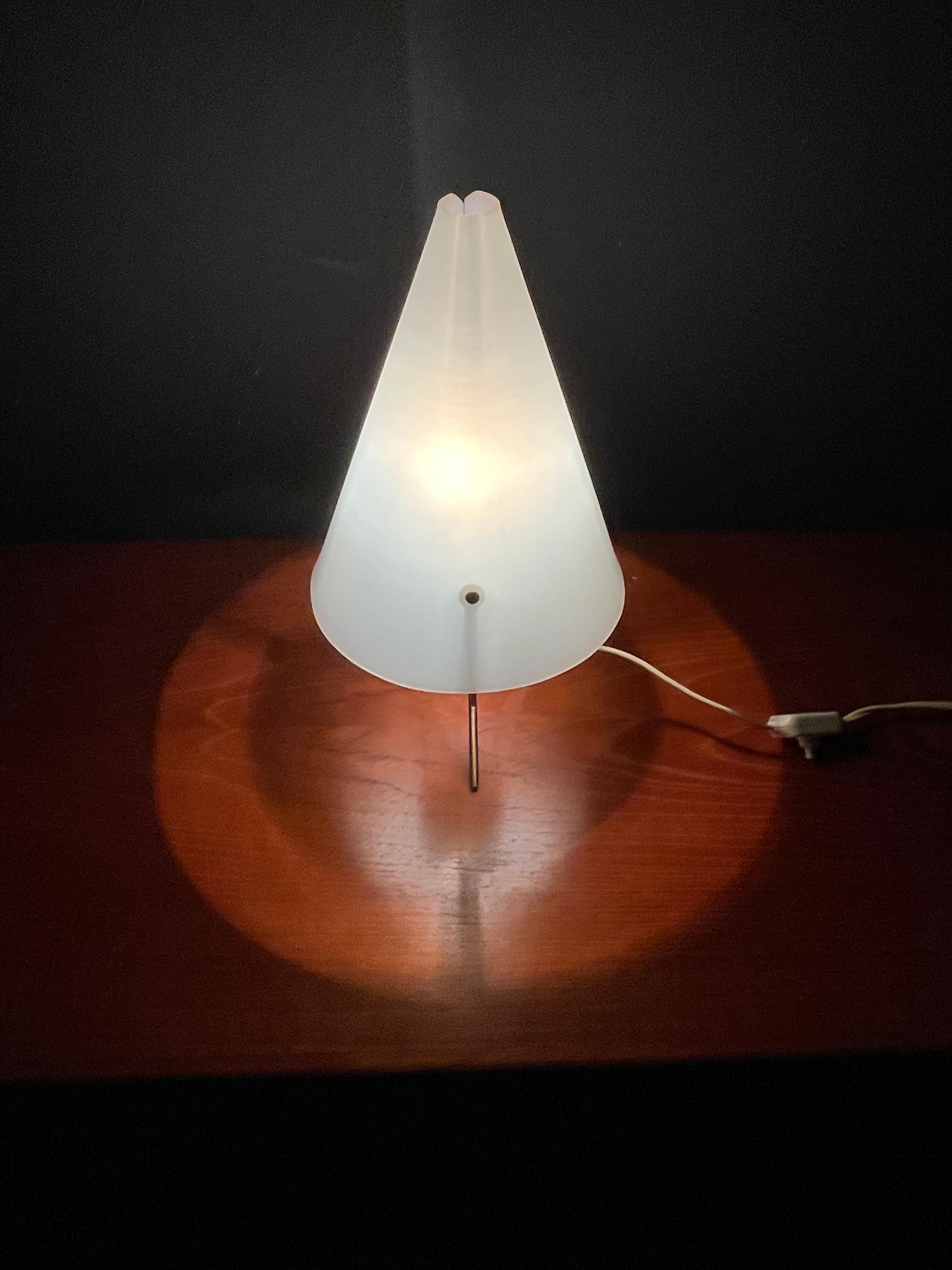 Schwedische modernistische Tischlampe im Angebot 5
