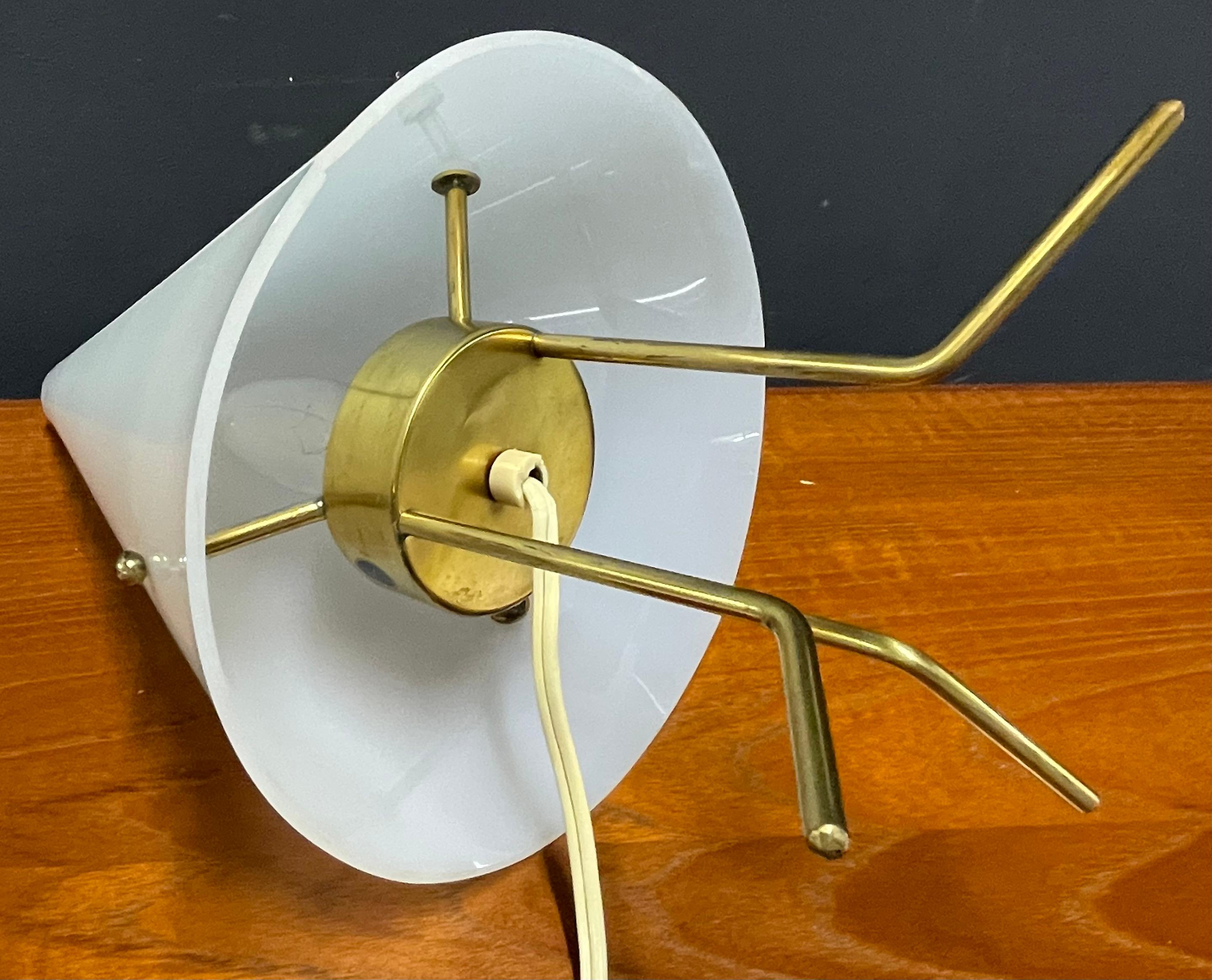 Schwedische modernistische Tischlampe im Angebot 6