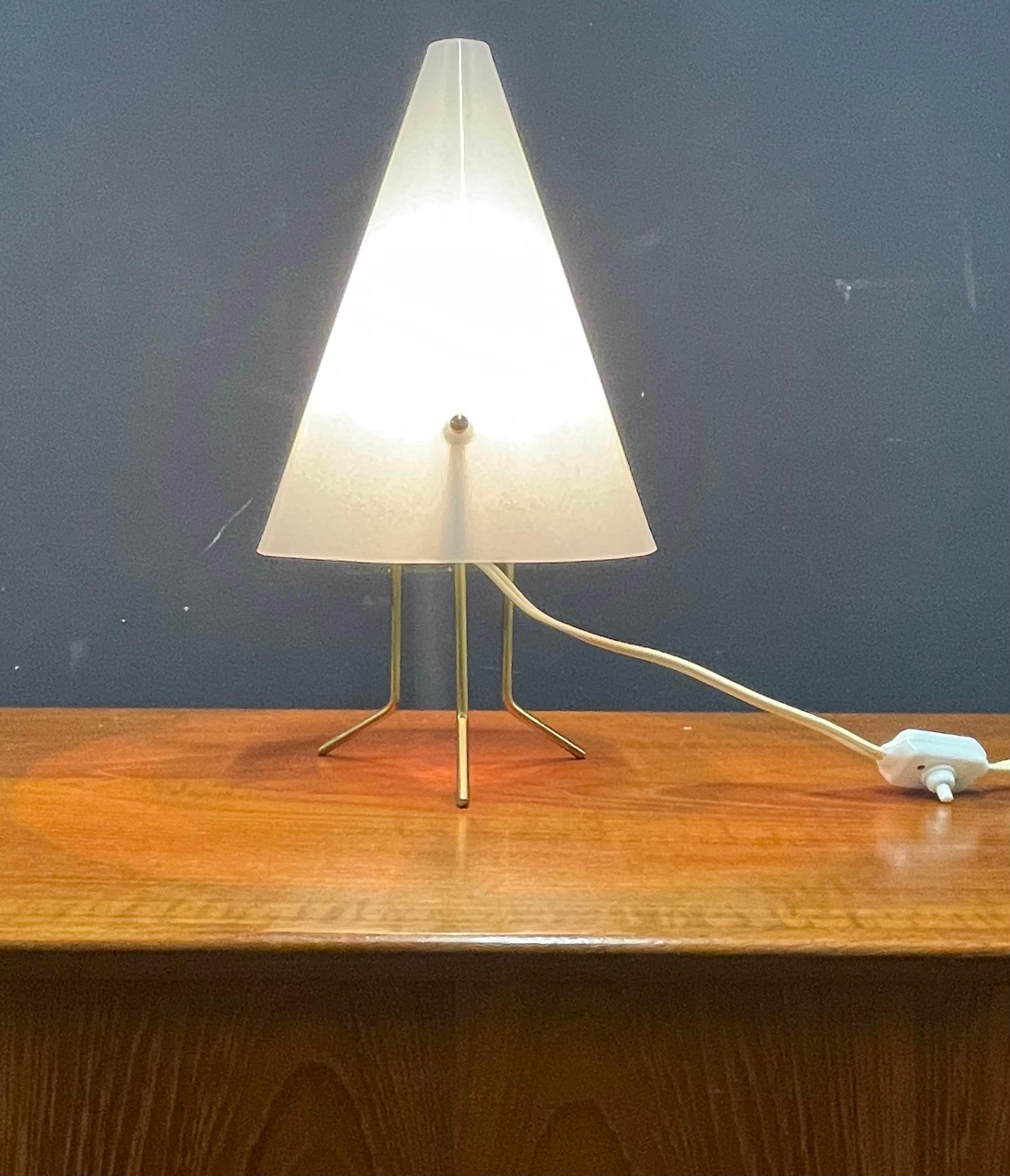 Schwedische modernistische Tischlampe im Angebot 1