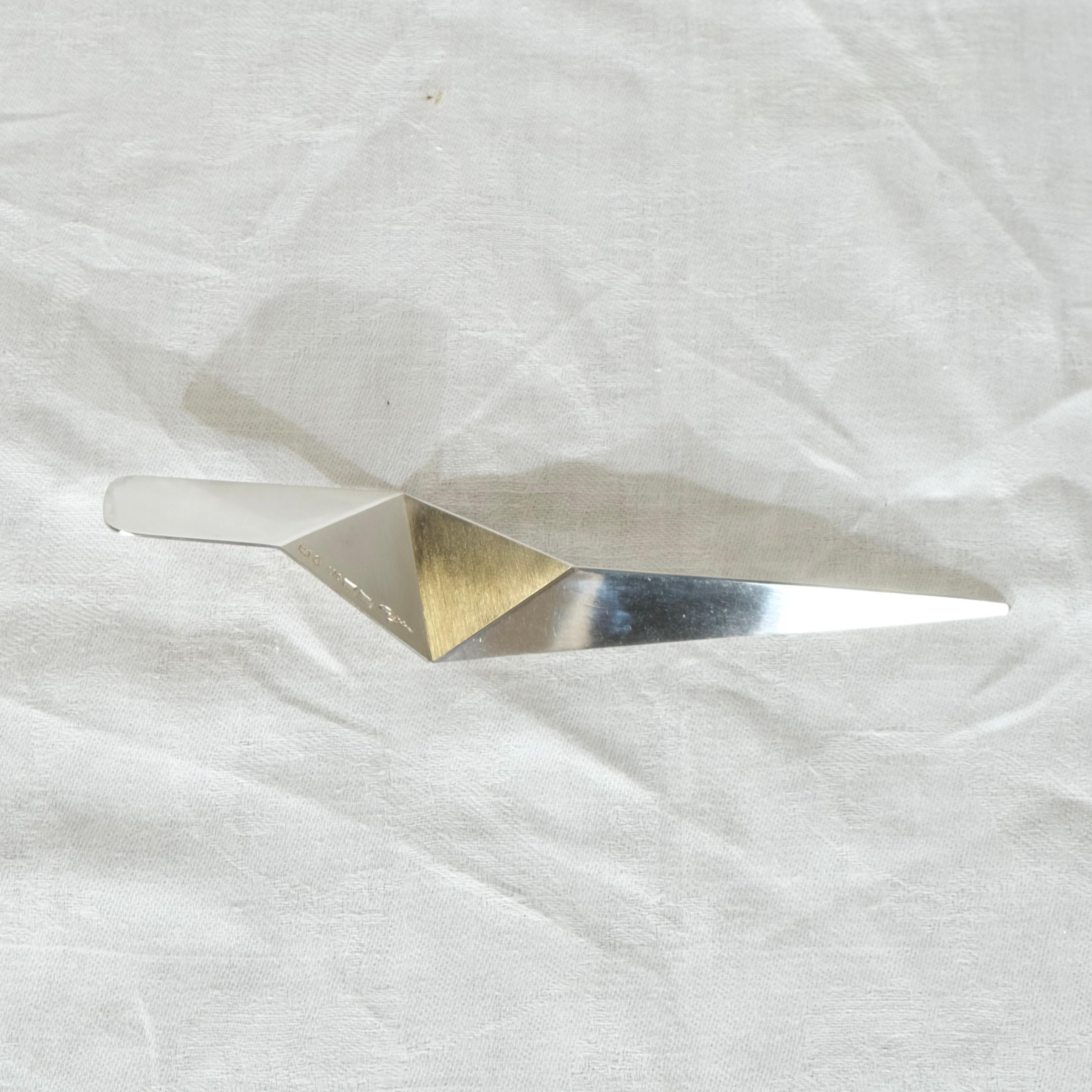 Abrecartas modernista sueco de plata fabricado en 1984 por el maestro platero Rey Urban Sueco en venta