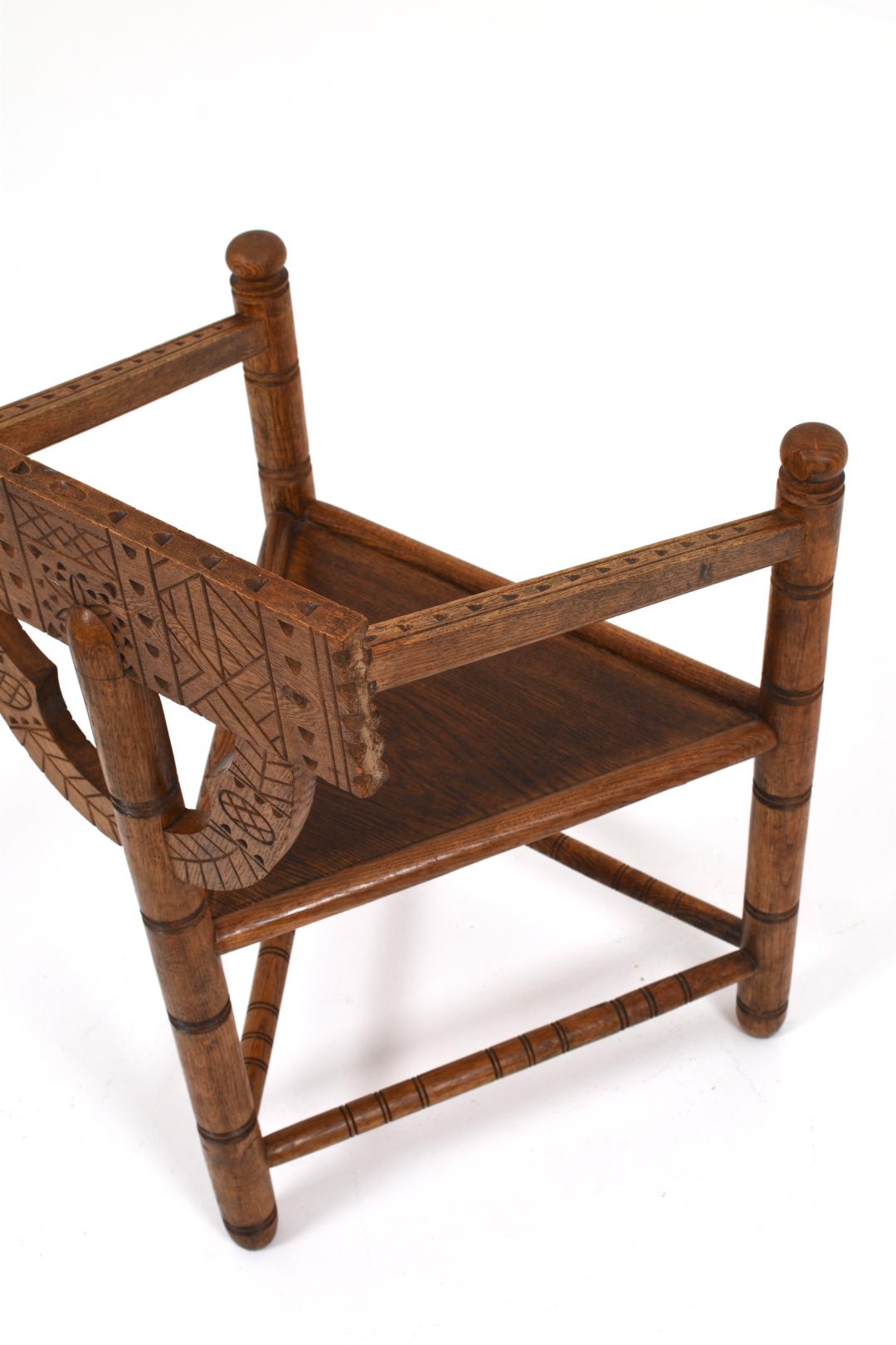 Cette chaise a été fabriquée en Suède au début des années 1900. Ce style est appelé 