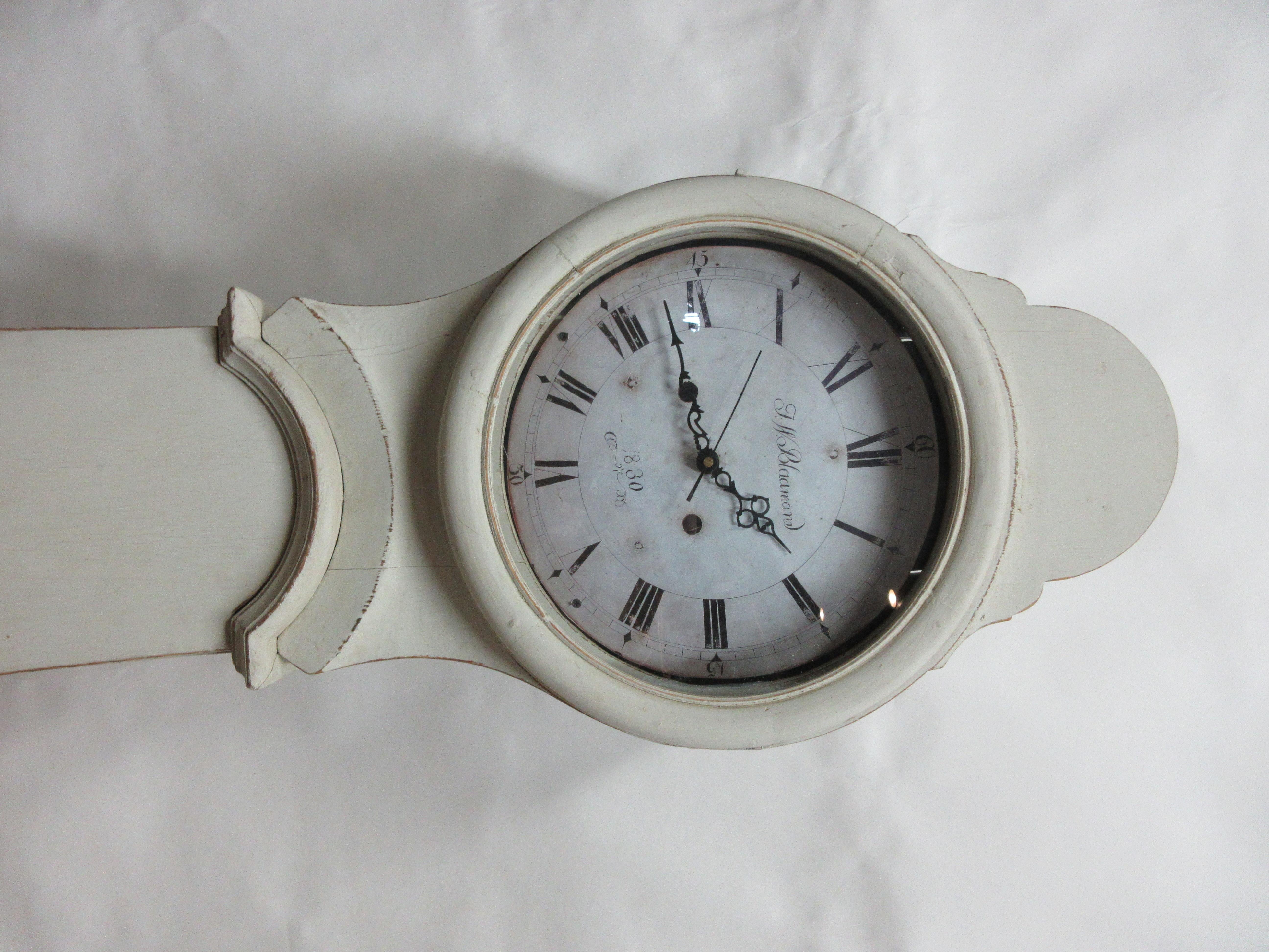 Swedish Mora Clock Dala Model  In Good Condition For Sale In Hollywood, FL