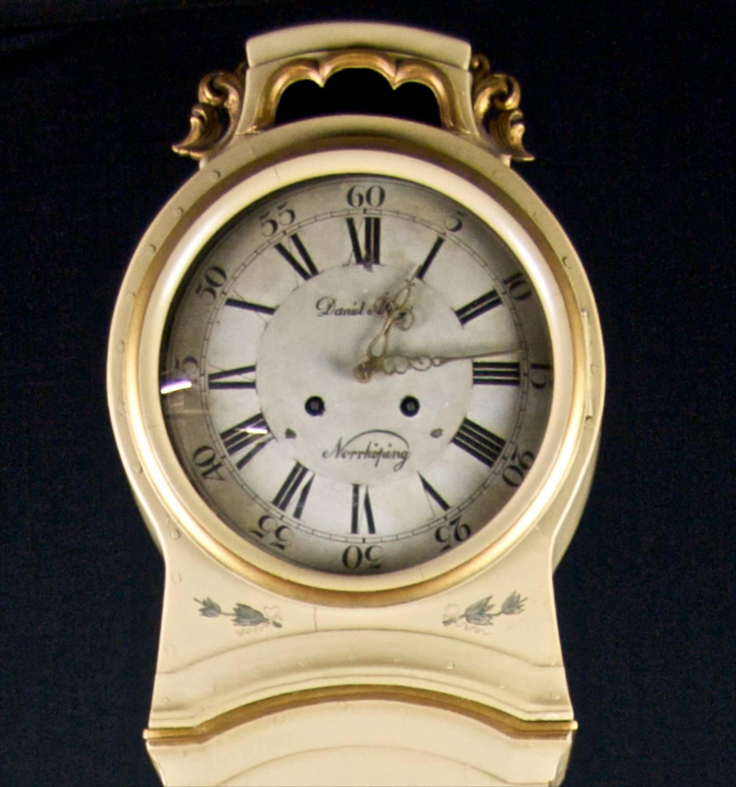 Early 1800s Mora clock with stunning handpainted trompe l'oeil flower wreathes and patterns with sumptuous carved detail on the hood and plinth.

This mora clock is a unique find, great shape and wonderful detail. Incredible to look at. It has a