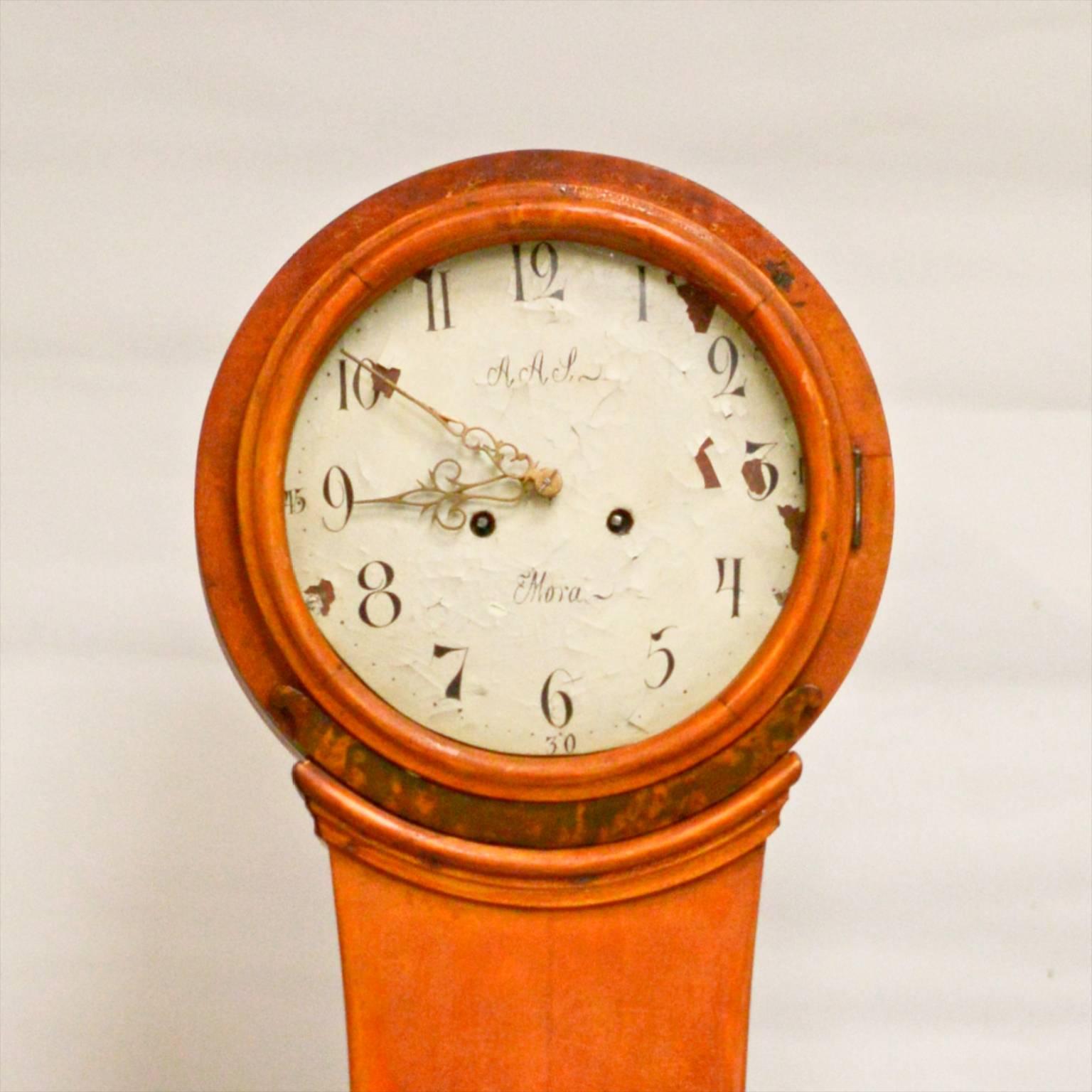 Unusual example of a decorative 1800s antique Swedish Mora clock with natural finish body and plinth with the rare sun motif carving on the belly.

This original 1800s Mora clock has a beautiful face with a clean patina, simple and elegant.

The