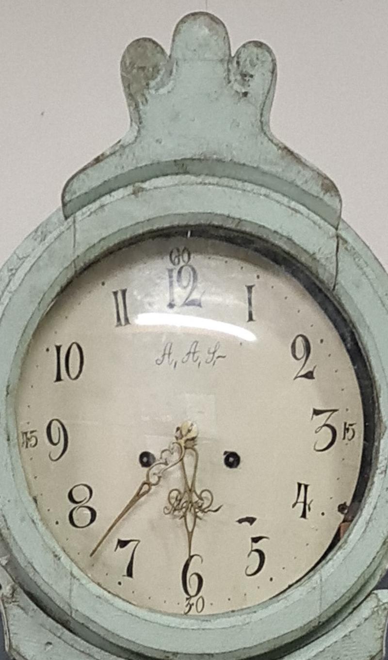 Decorative early 1800s antique Swedish mora clock with country style detail blue and gold later paint. 

Measures: 197cm.

This original 1800s mora clock has a beautiful face with a clean patina AAS initials and some distressing

The clock