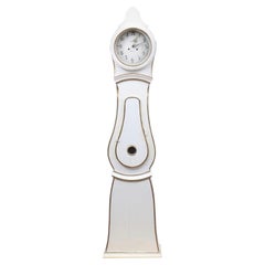 Horloge Mora suédoise ancienne 214 cm gustavienne en or blanc du début des années 1800