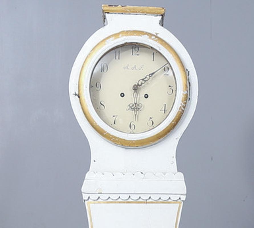 Decorative early 1800s antique Swedish mora clock with carved detail in a white and gold later paint finish with mora written on the clock face. 

Measures: 203cm.

This original 1800s mora clock has a nice face with a clean patina and some