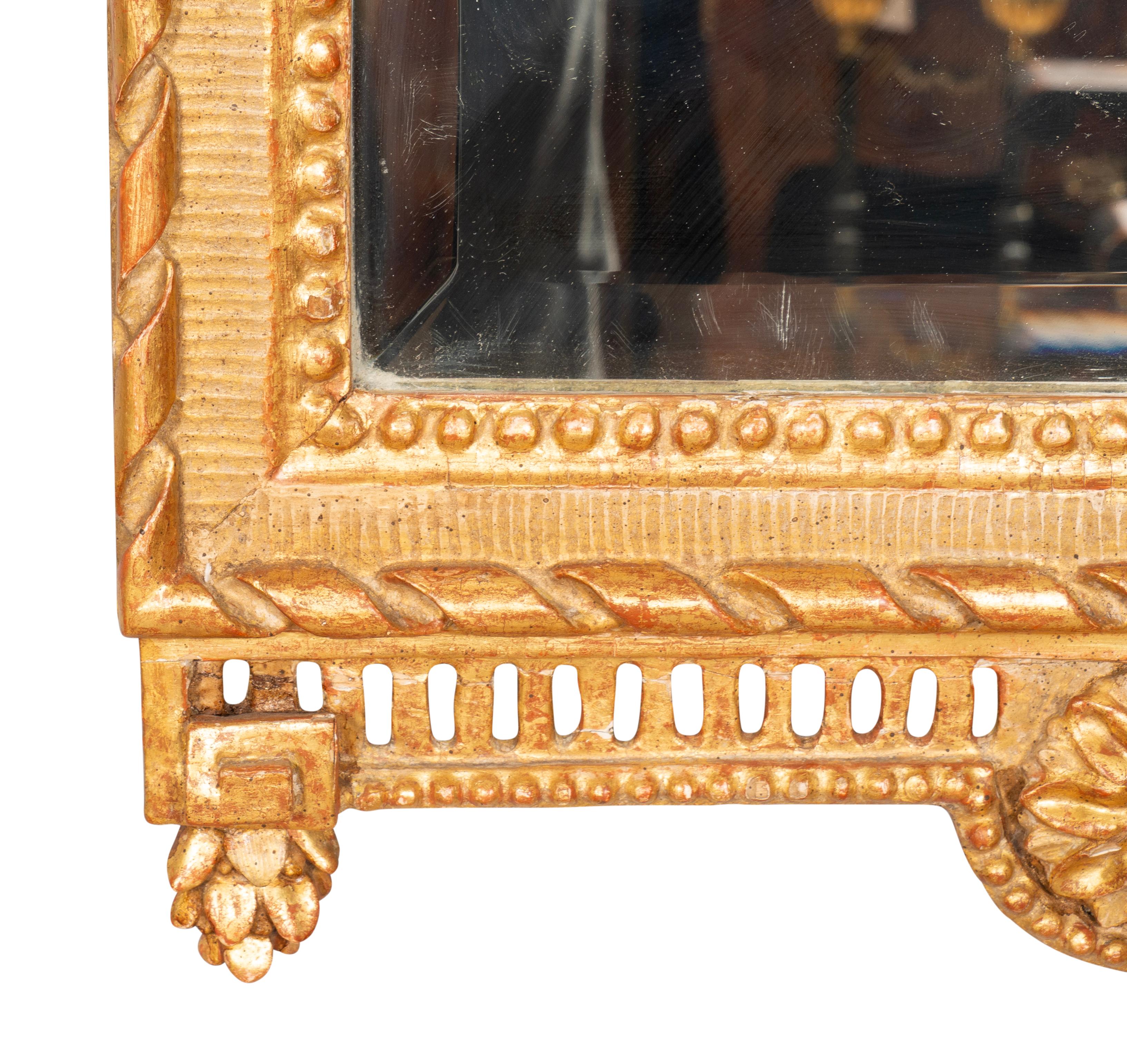Specchio svedese neoclassico in legno dorato e dipinto in vendita 1