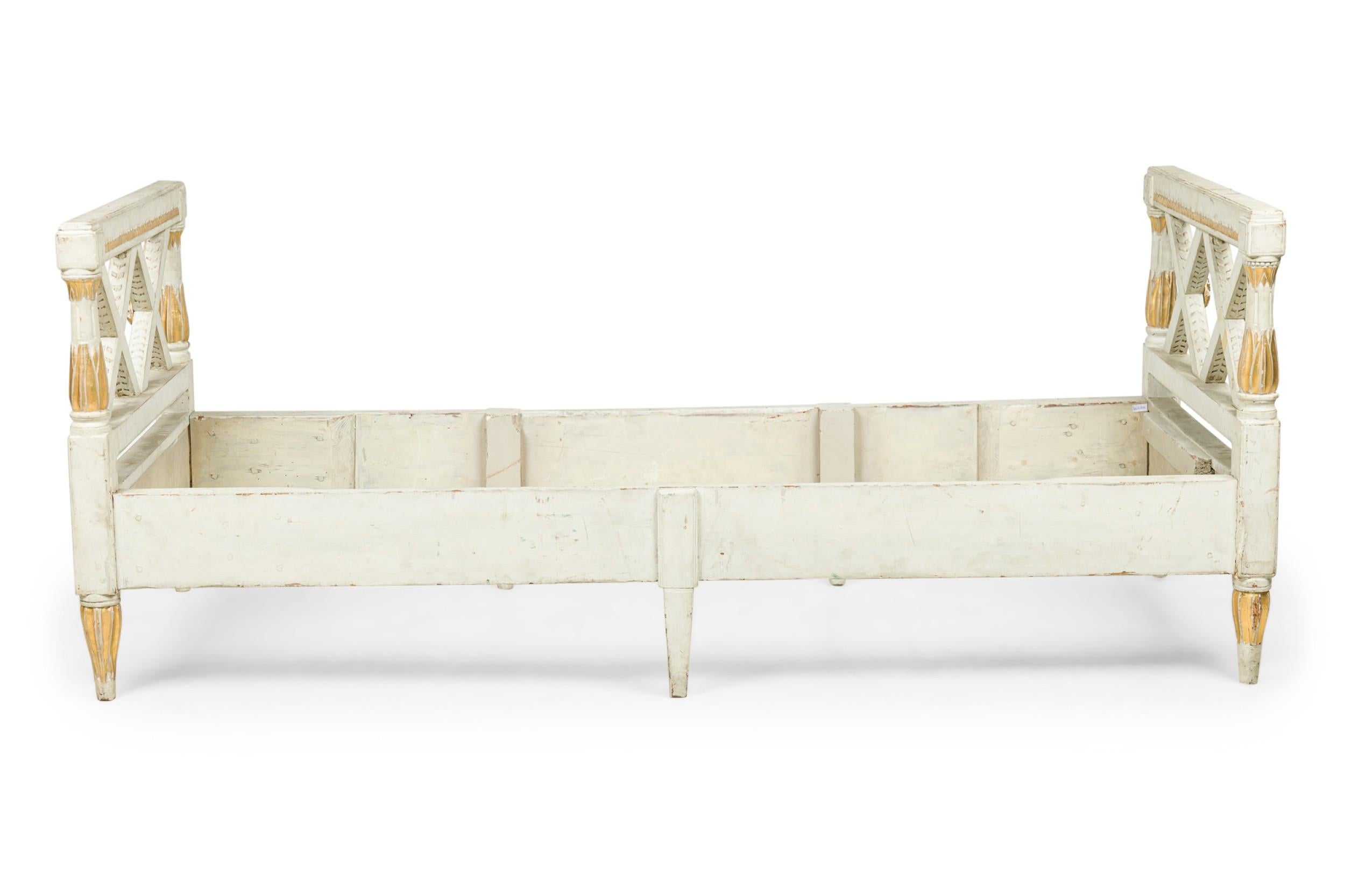 18th Century and Earlier Swedish Neoclassic White and Gilt Painted DayBed For Sale