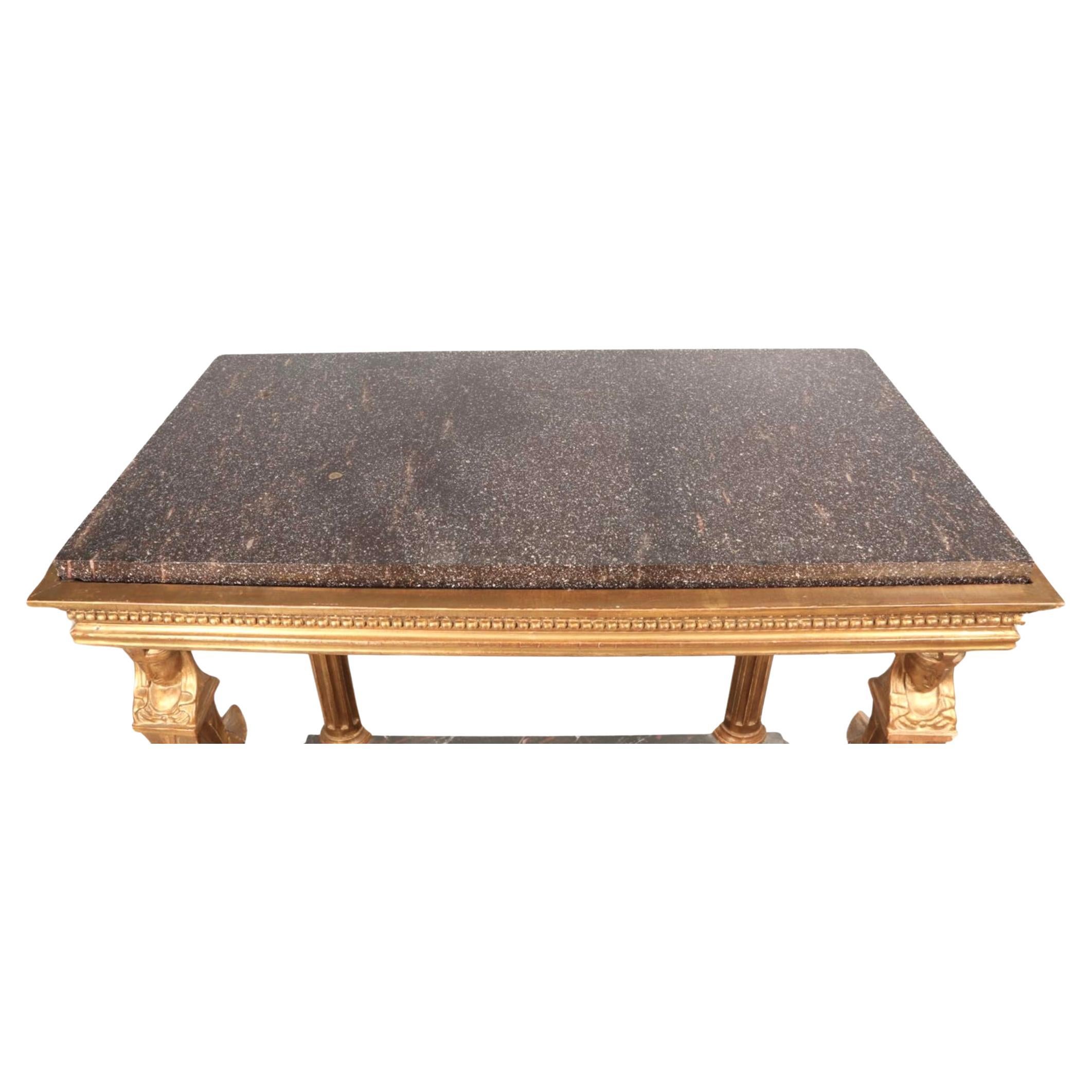Bois doré Table console néoclassique suédoise en bois doré avec plateau en porphyre, début du 19ème siècle en vente