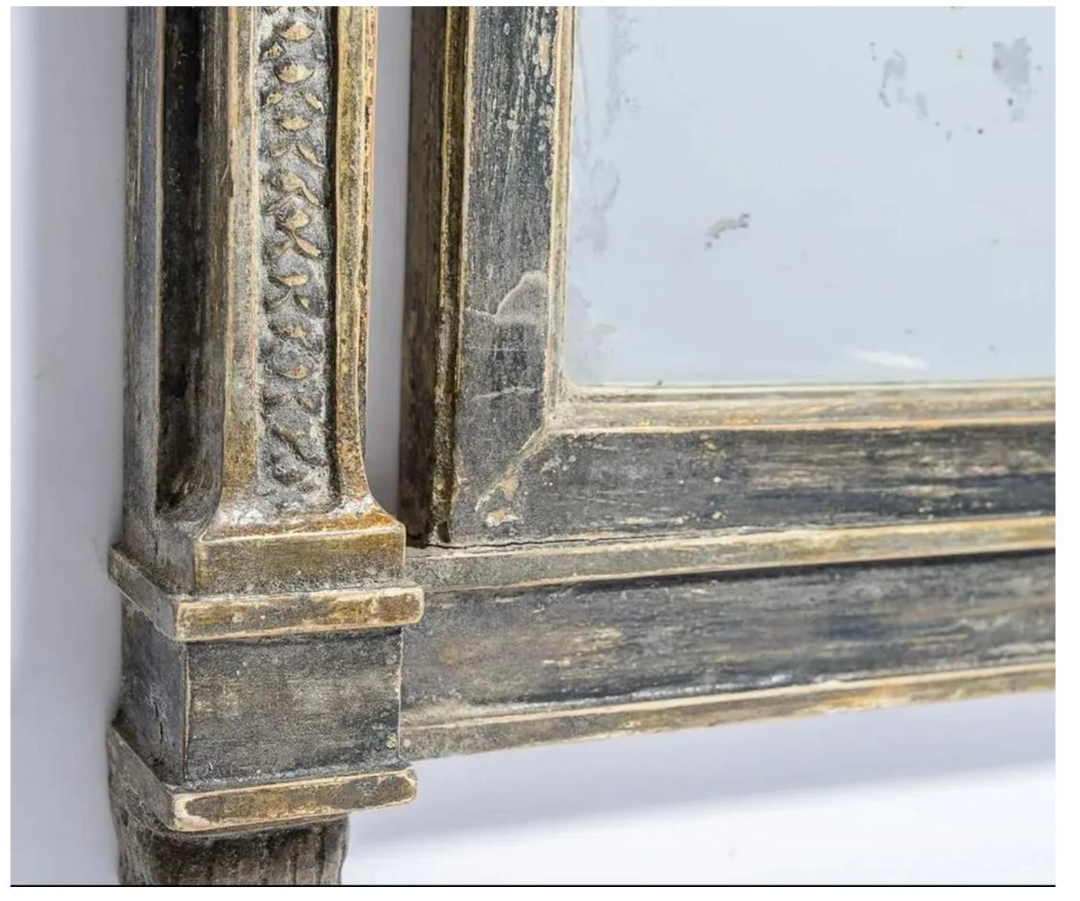 Swedish Neoclassical Painted Pediment Mirror In Good Condition In Bradenton, FL