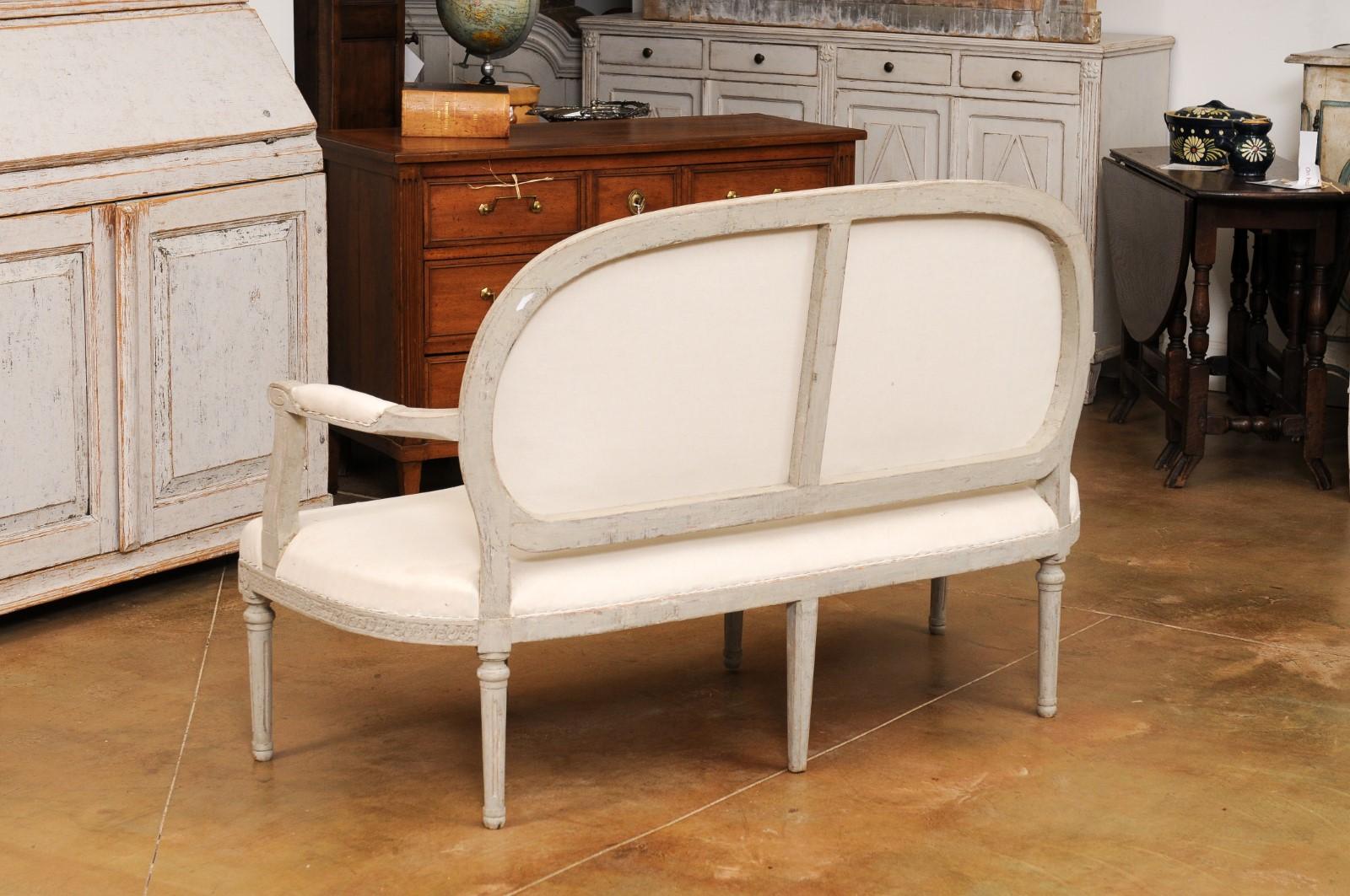 Swedish Neoclassical Period 1780s Painted Sofa with Carved Guilloche Frieze For Sale 4