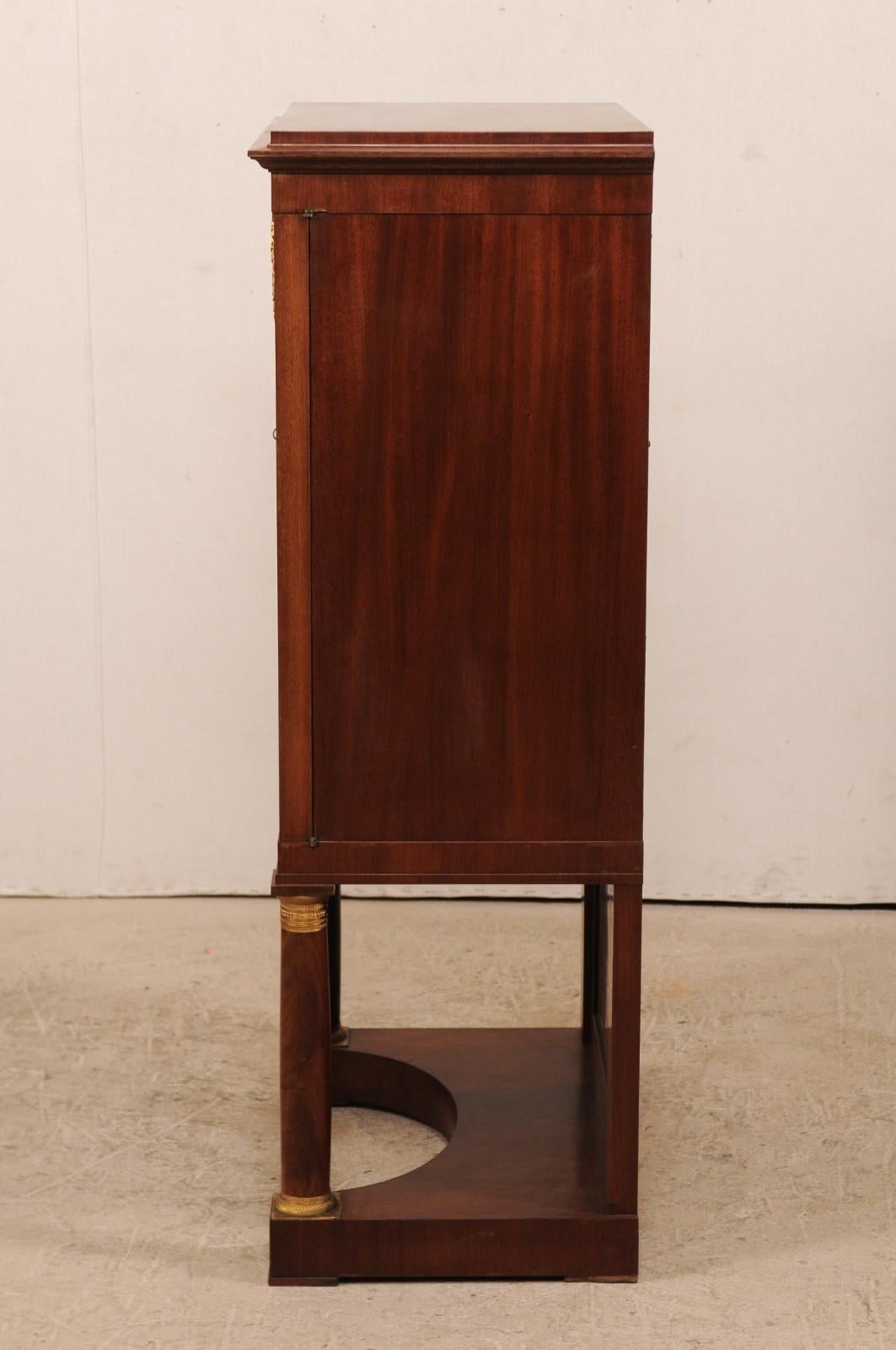 Armadio rialzato neoclassico svedese con ripiano in vendita 1