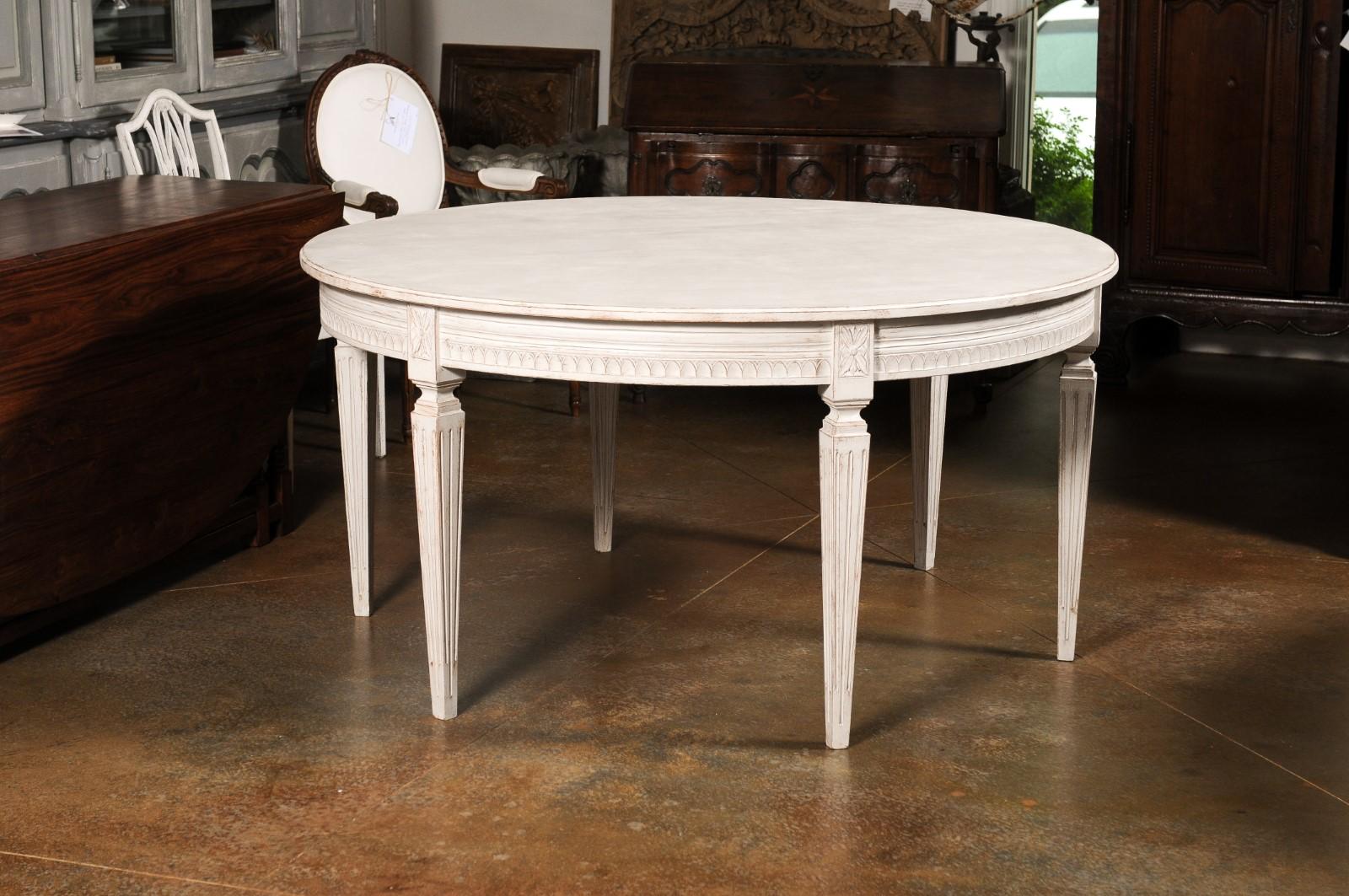 Swedish Neoclassical Style 1880s Painted Dining Room Table with Carved Apron In Good Condition In Atlanta, GA
