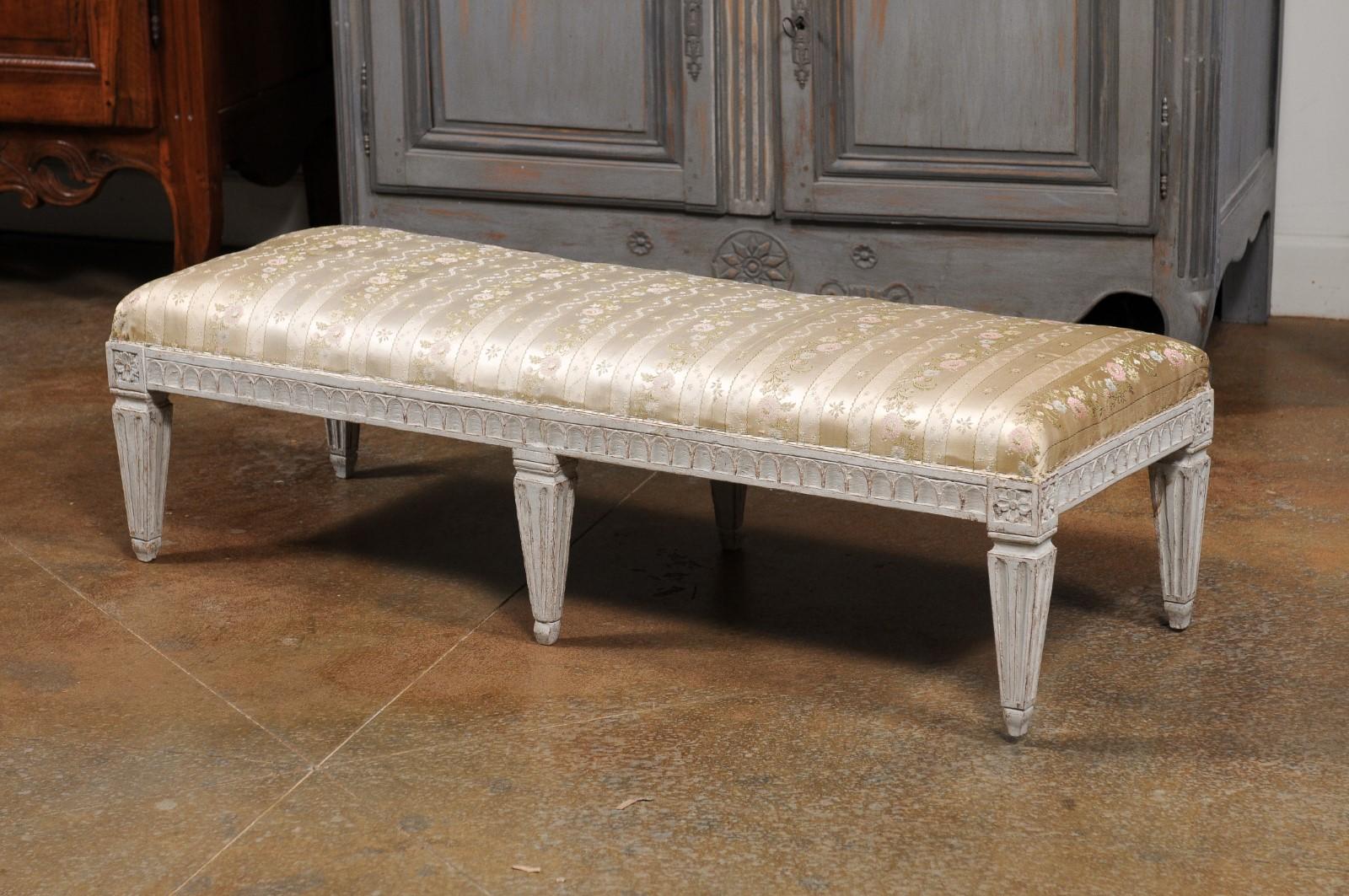Swedish Neoclassical Style 1880s Painted Wood Bench with Carved Waterleaf Motifs For Sale 5
