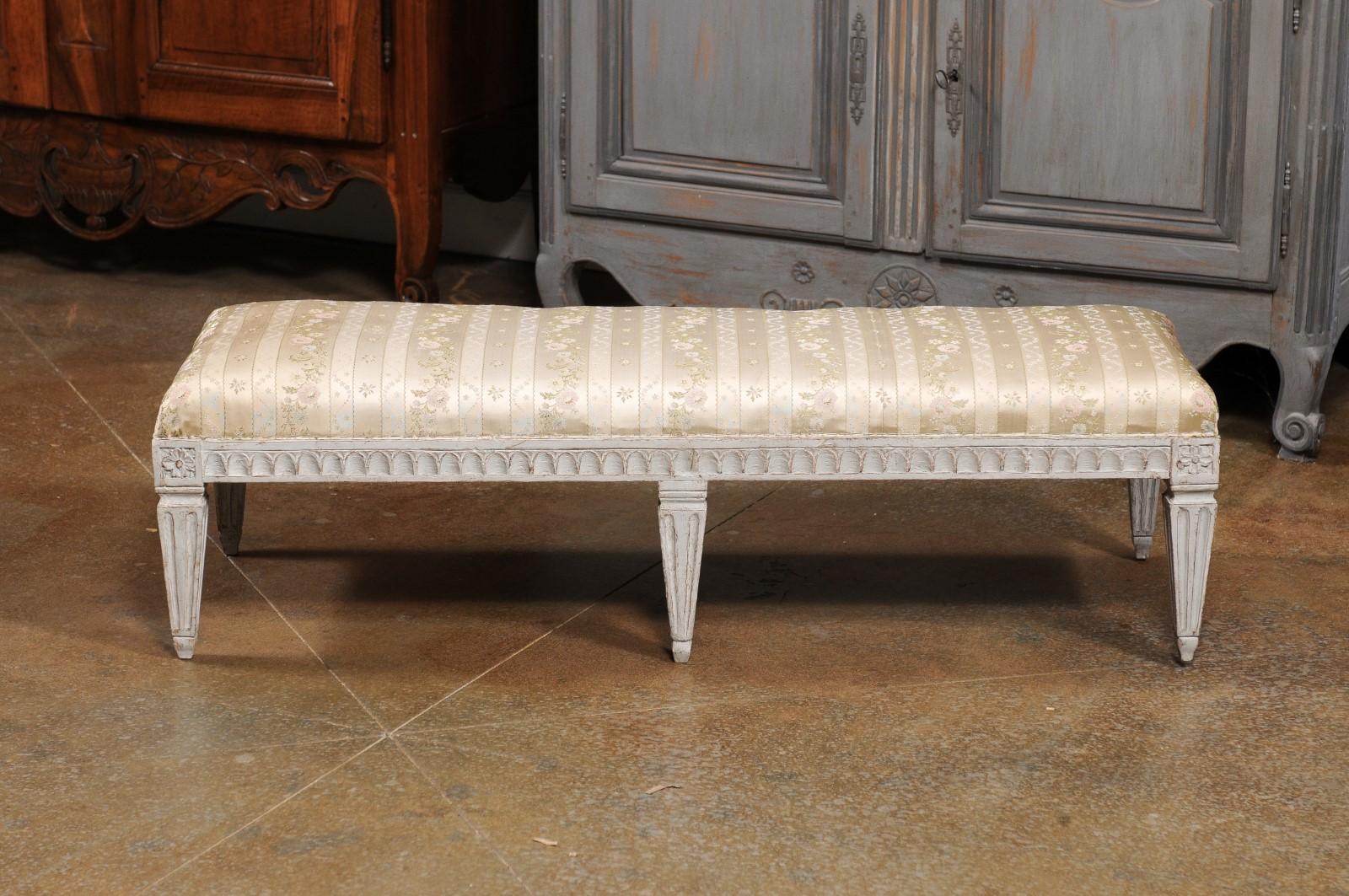 Swedish Neoclassical Style 1880s Painted Wood Bench with Carved Waterleaf Motifs For Sale 6