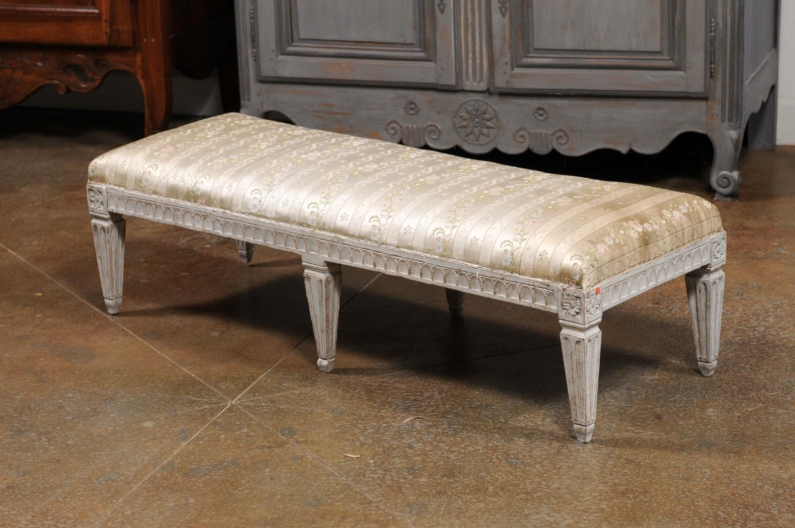 19th Century Swedish Neoclassical Style 1880s Painted Wood Bench with Carved Waterleaf Motifs For Sale
