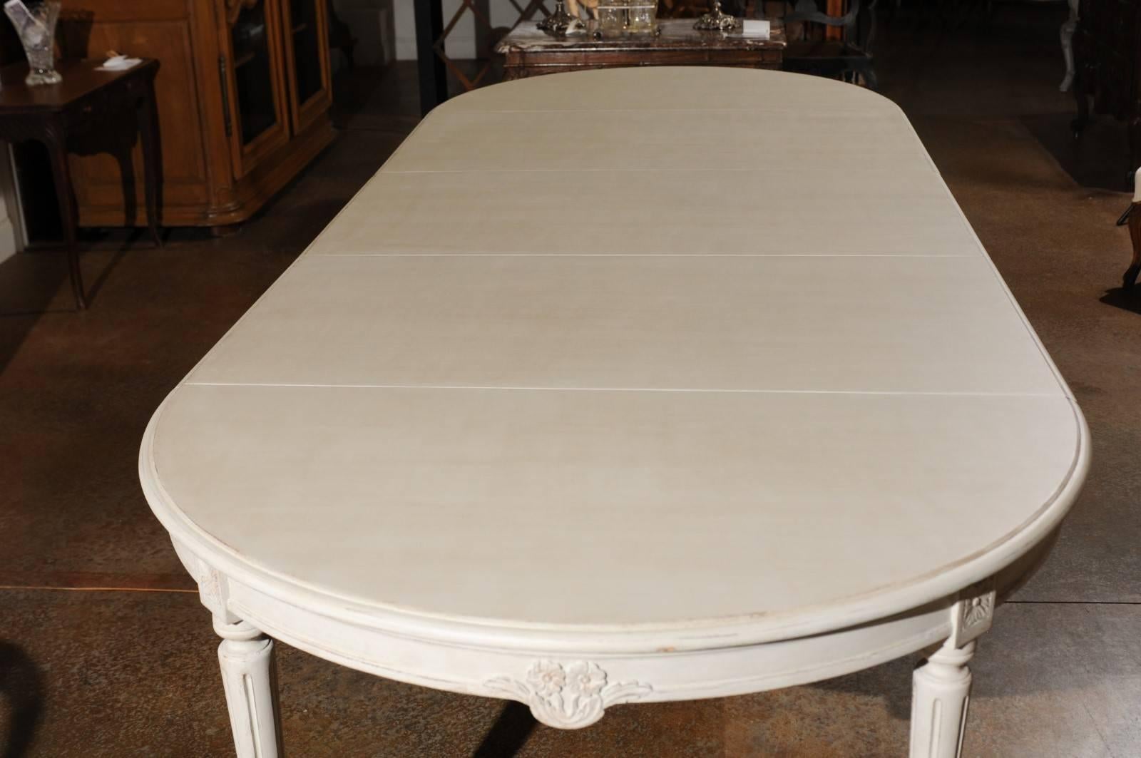 20th Century Swedish Neoclassical Style 1900s Painted Extension Dining Table with Leaves 