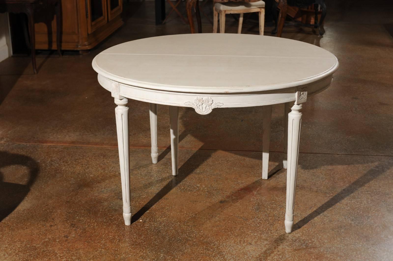 Swedish Neoclassical Style 1900s Painted Extension Dining Table with Leaves  2