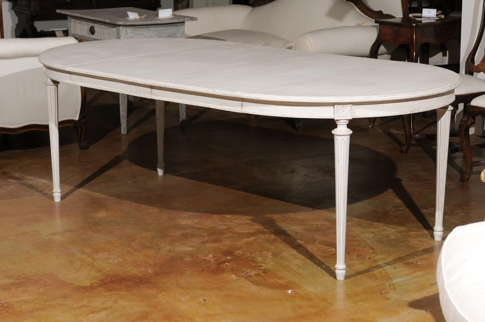 Swedish Neoclassical Style 19th Century Painted Oval Extension Dining Table In Good Condition In Atlanta, GA