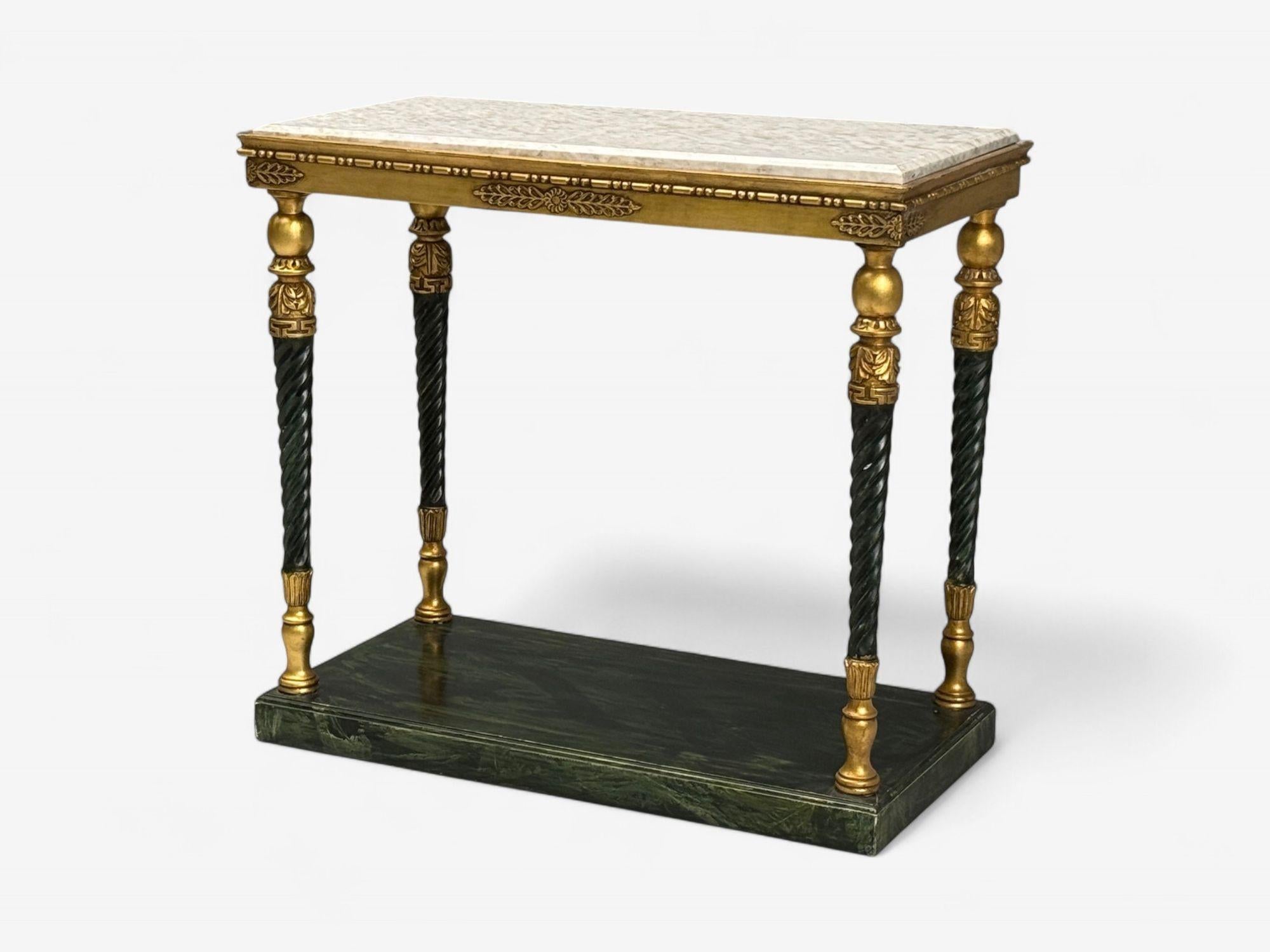 Schwedischer Neoklassizismus, Giltwood, Marmor, Konsolentische, Schweden, 20.Jh.

Ein Paar eleganter vergoldeter und paketierter Konsolentische mit ebonisierten, gedrehten Säulenbeinen mit vergoldeten Kapitellen und Füßen auf grün und schwarz