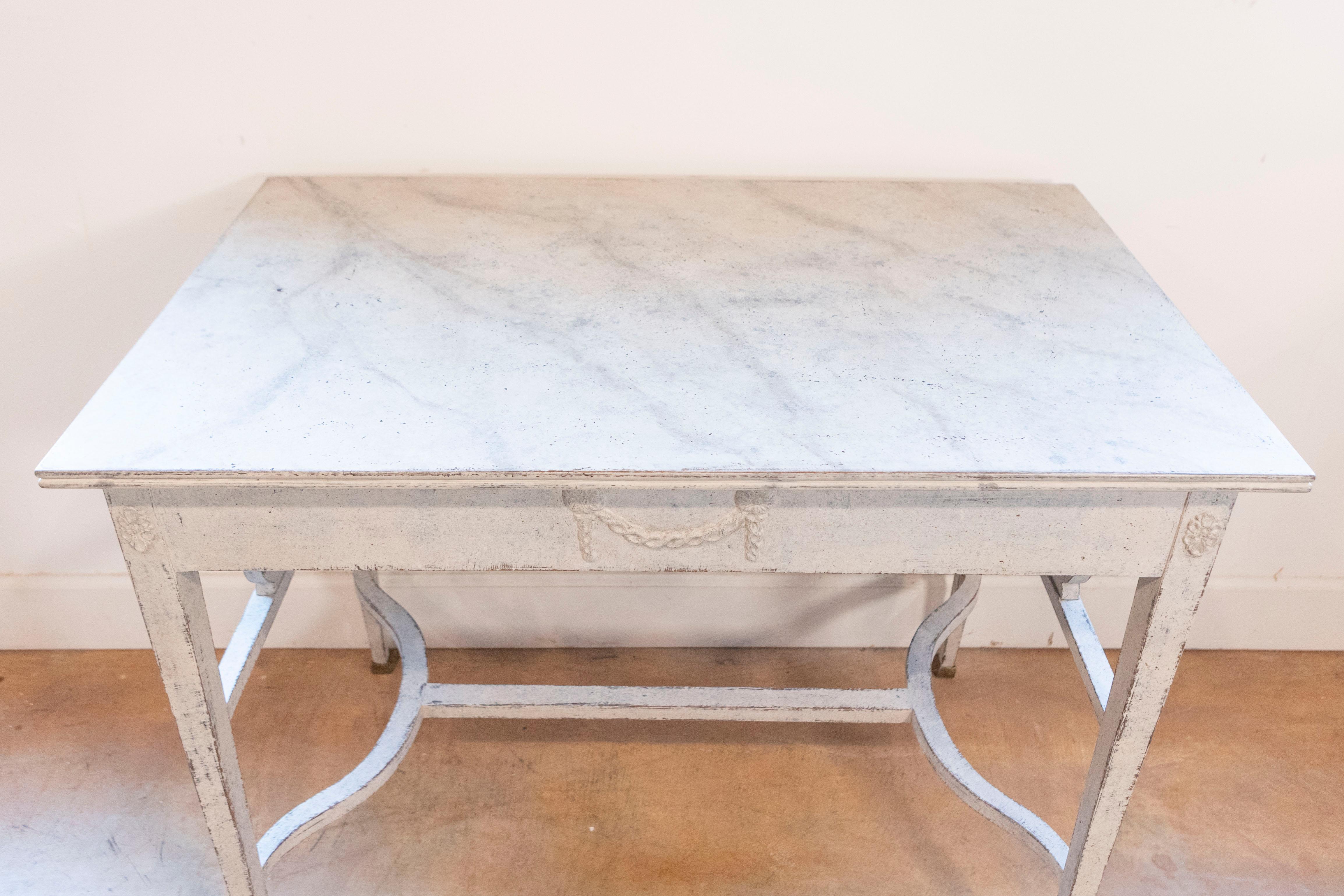 Swedish Neoclassical Style Painted Hall Table with Lyre Motifs and Lion Feet In Good Condition For Sale In Atlanta, GA