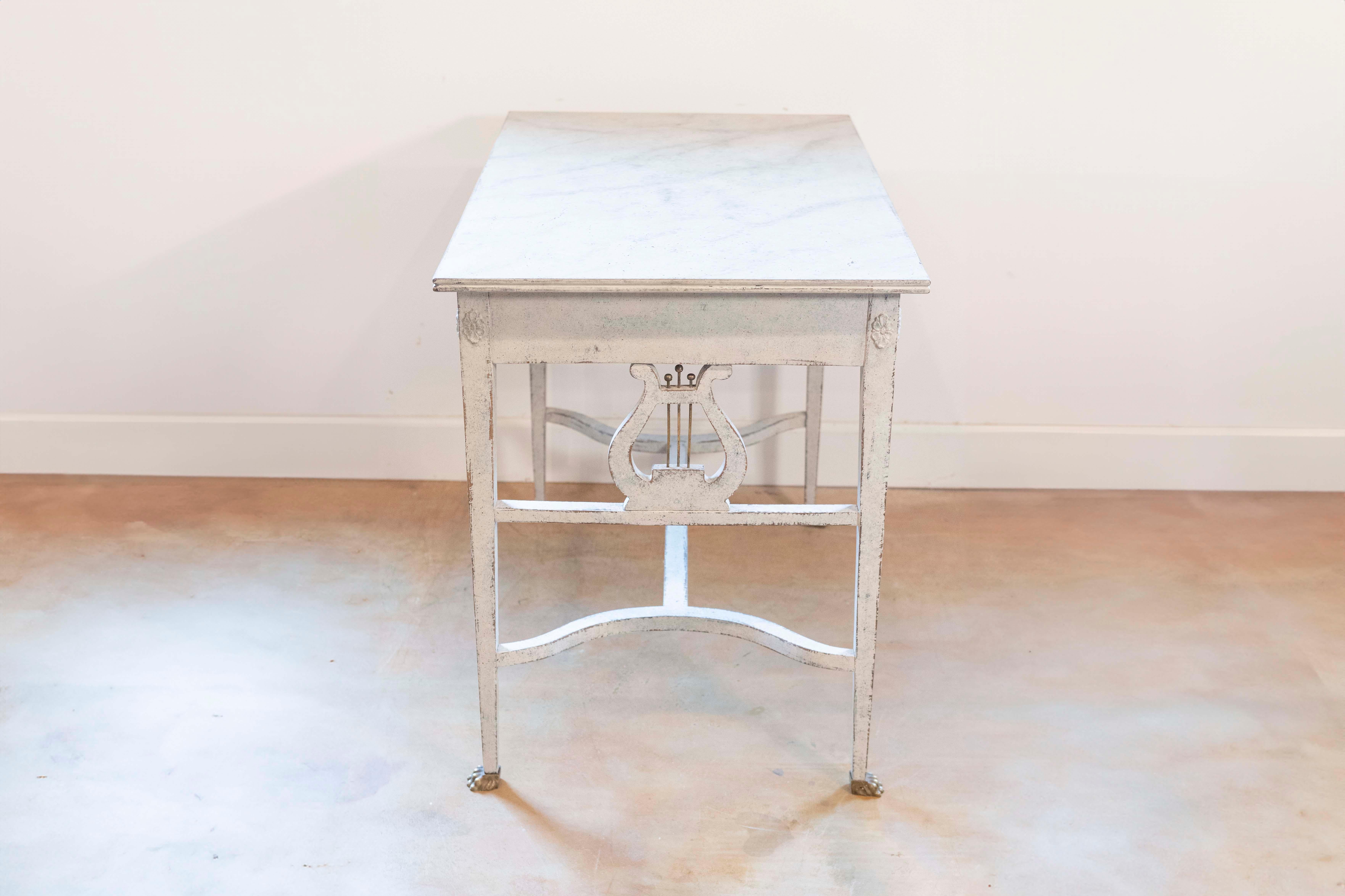 Swedish Neoclassical Style Painted Hall Table with Lyre Motifs and Lion Feet For Sale 3