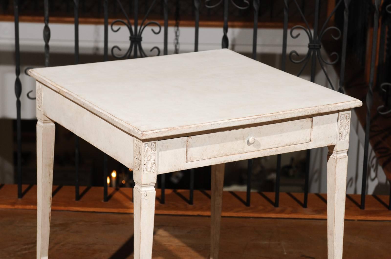 Swedish Neoclassical Style Painted Side Table with Drawer from Småland, 1880s In Good Condition In Atlanta, GA