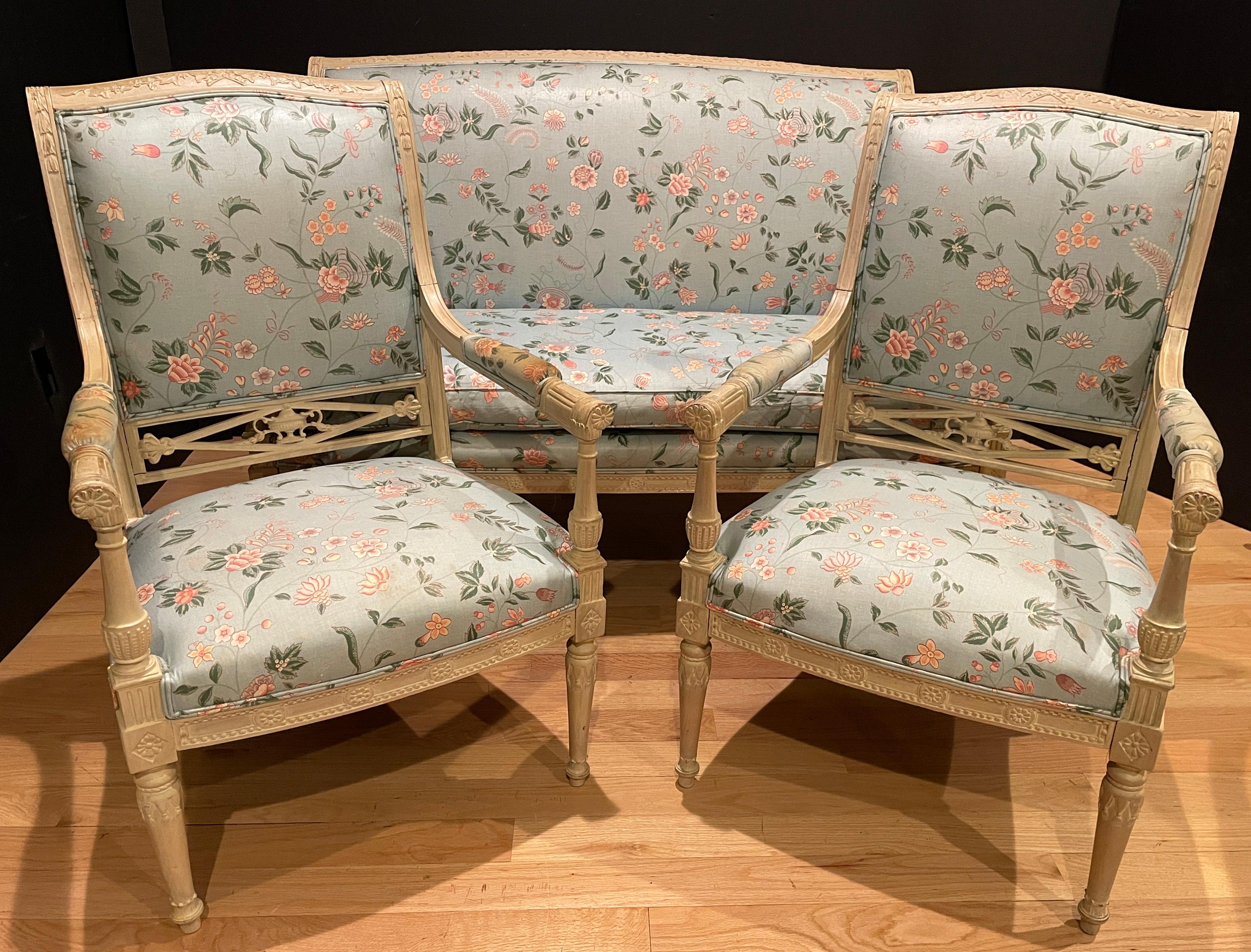 Hand carved Swedish Empire painted 3 piece salon set. Settee with two fauteuils armchairs. Beautifully carved details with urn form in elongated diamond at lower seat back. Neoclassical feel.
Settee 38