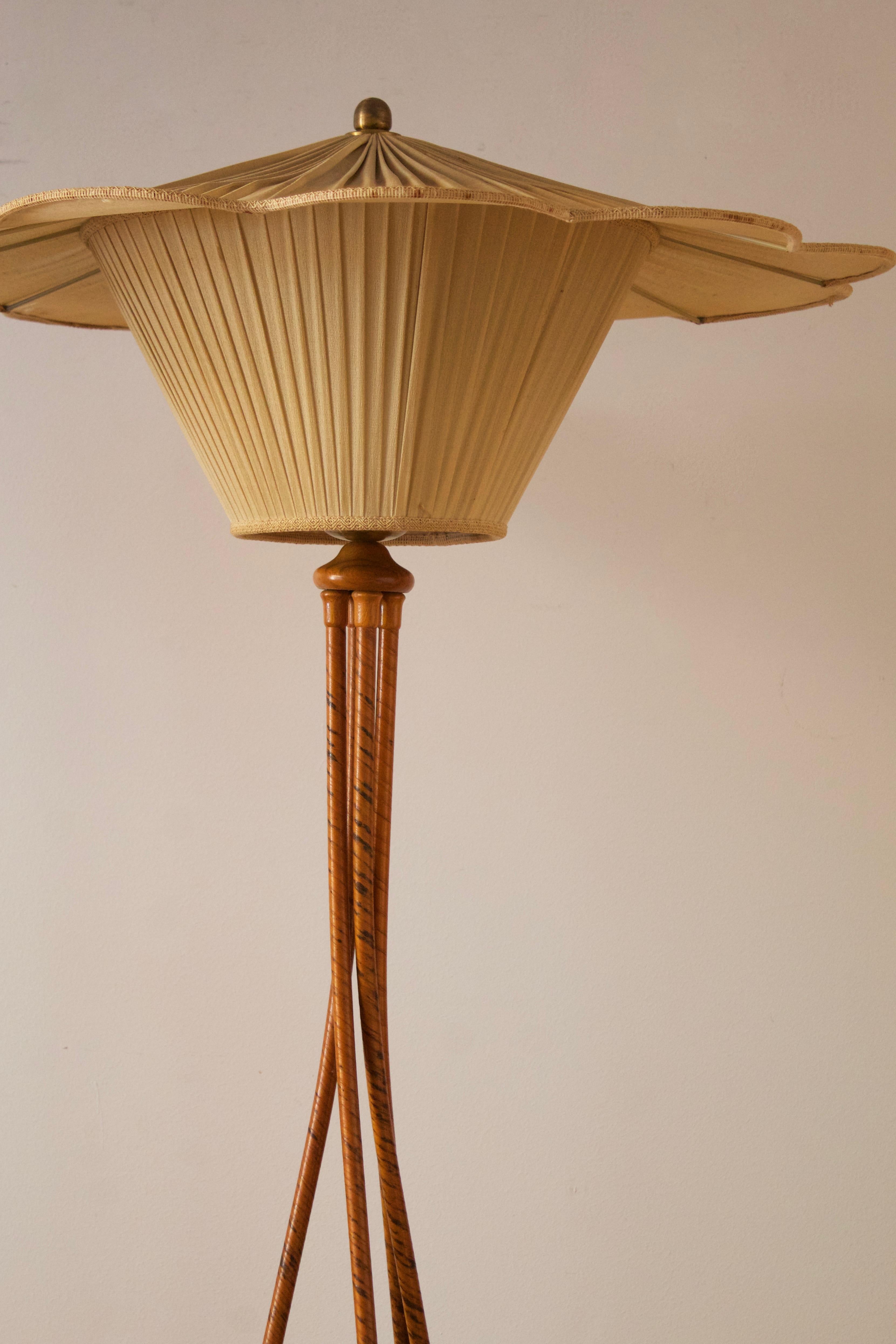 An organic floor lamp. Designed by an unknown Swedish modernist designer, 1930s. Produced in wood and brass. 

Other designers working in the organic style include Jean Royère, Gio Ponti, Vladimir Kagan, Ico Parisi, and George Nakashima.