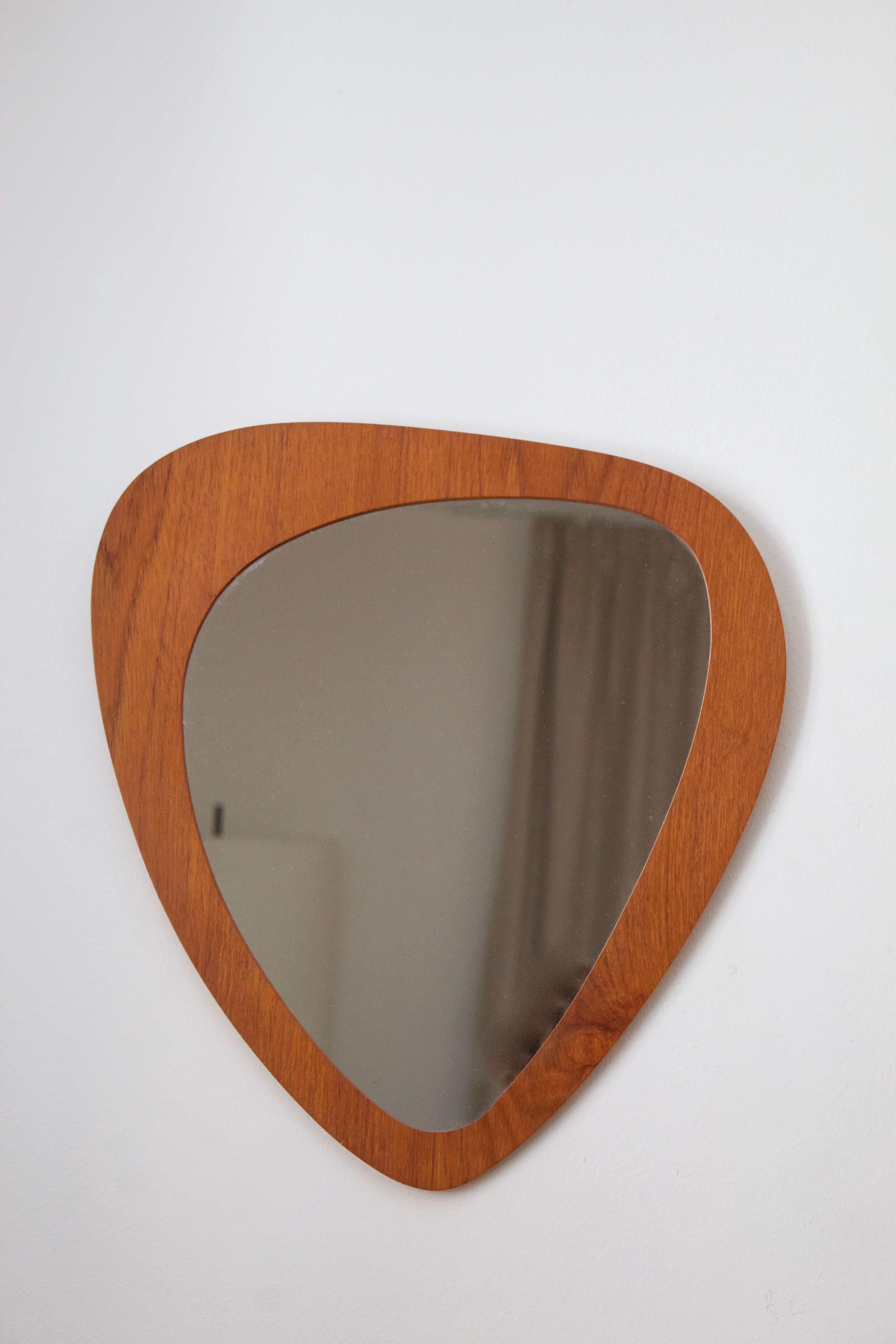 An organic wall mirror. Designed and produced in Sweden, c. 1950s-1960s.

