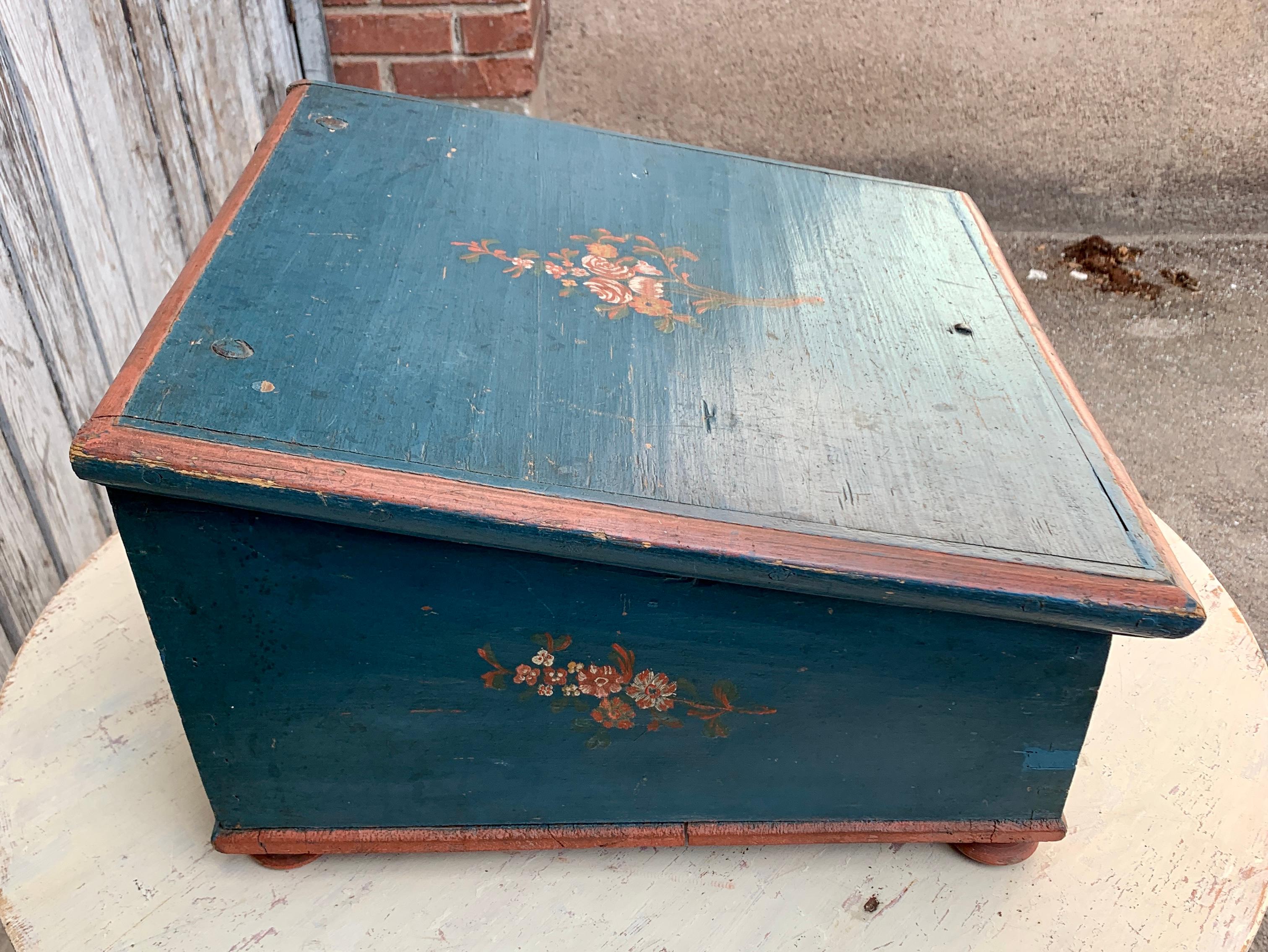 Swedish Original Blue Painted 19th Century Box For Sale 5