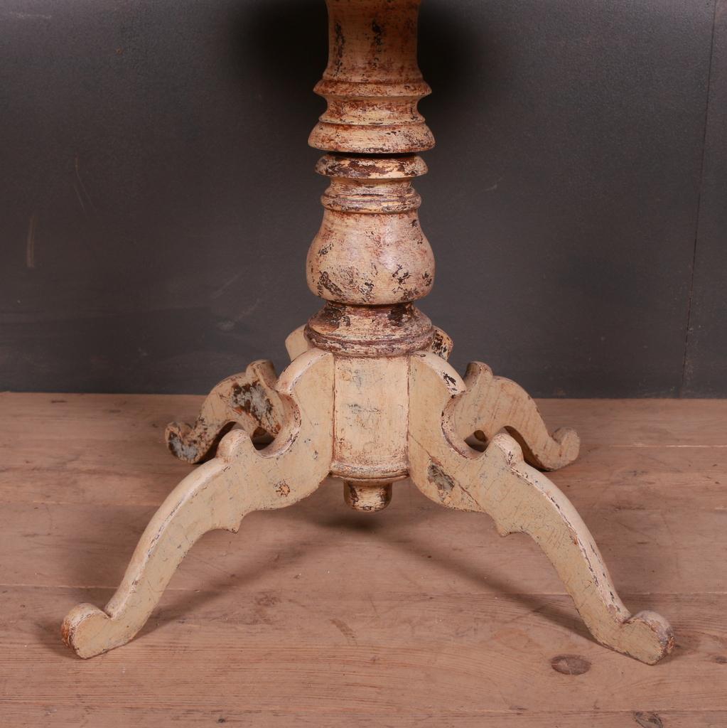 Early 19th century Swedish original painted tripod table or lamp table, 1820.

Dimensions:
27 inches (69 cms) high
31.5 inches (80 cms) diameter.