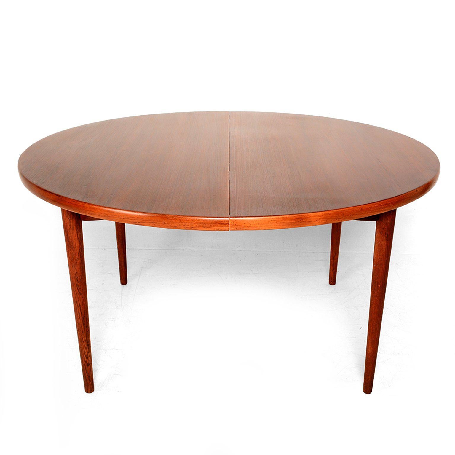Swedish Oval Dining Table Scandinavian Modern In Excellent Condition In Chula Vista, CA
