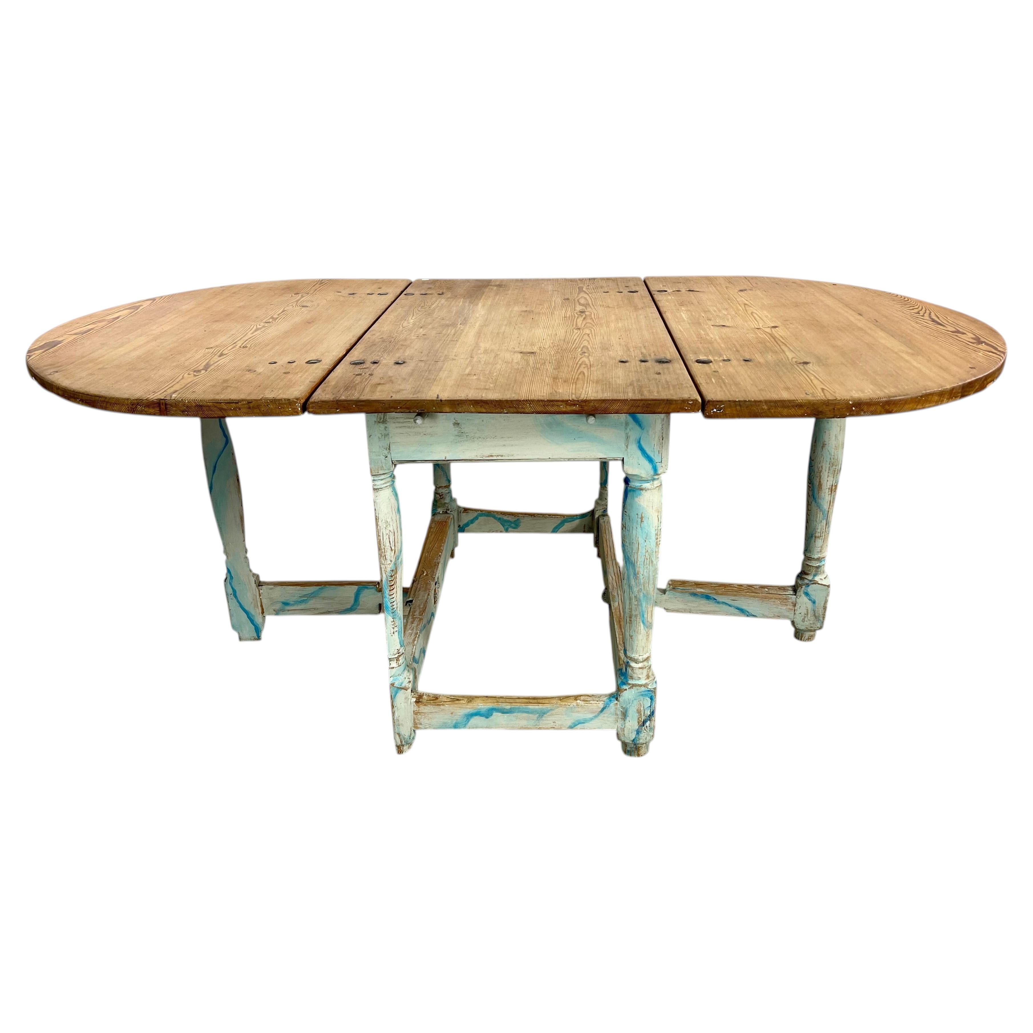 Swedish Oval Gateleg drop-leaf Table In Painted Wood, Late 19th Century