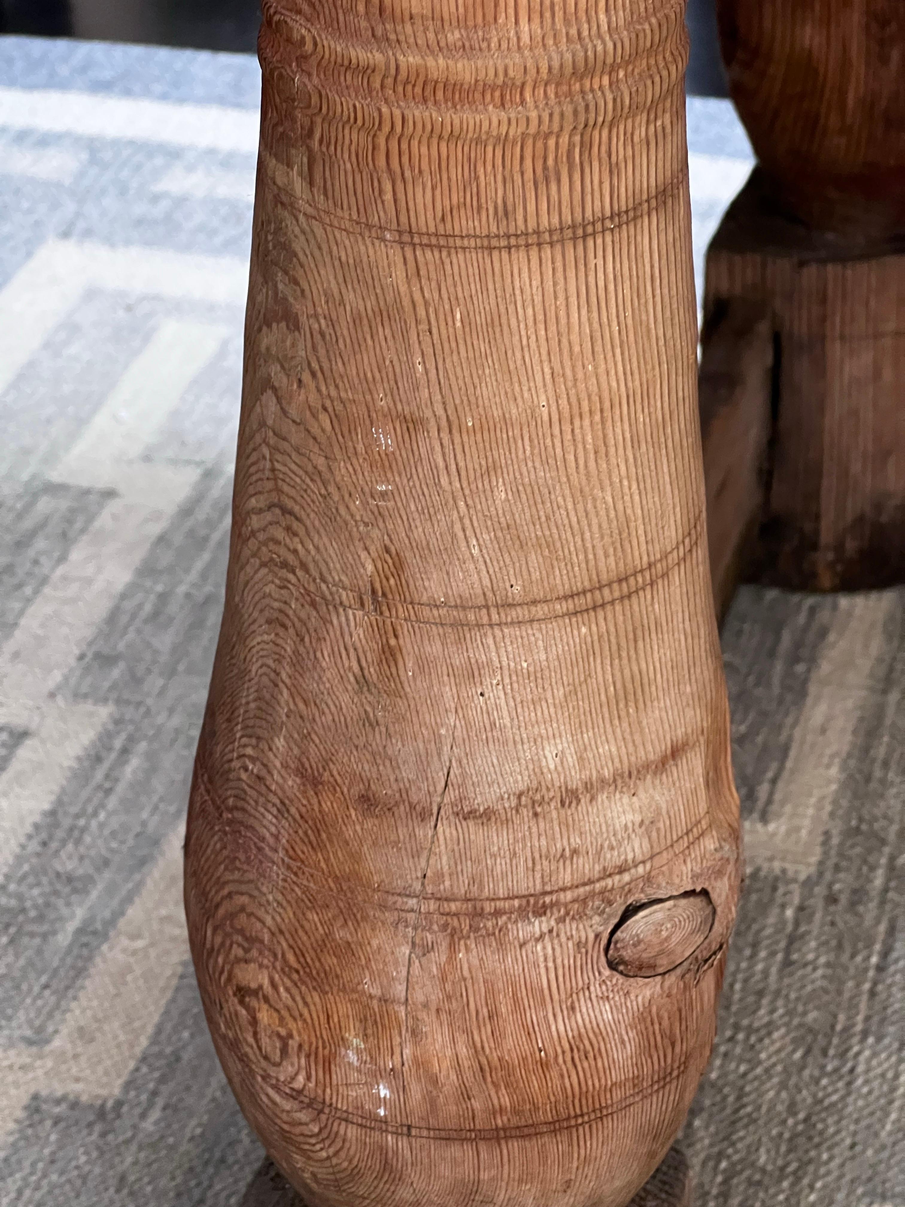 Table ovale suédoise datant du début de 1700 Artisanat paysan fabriqué à la main en vente 5