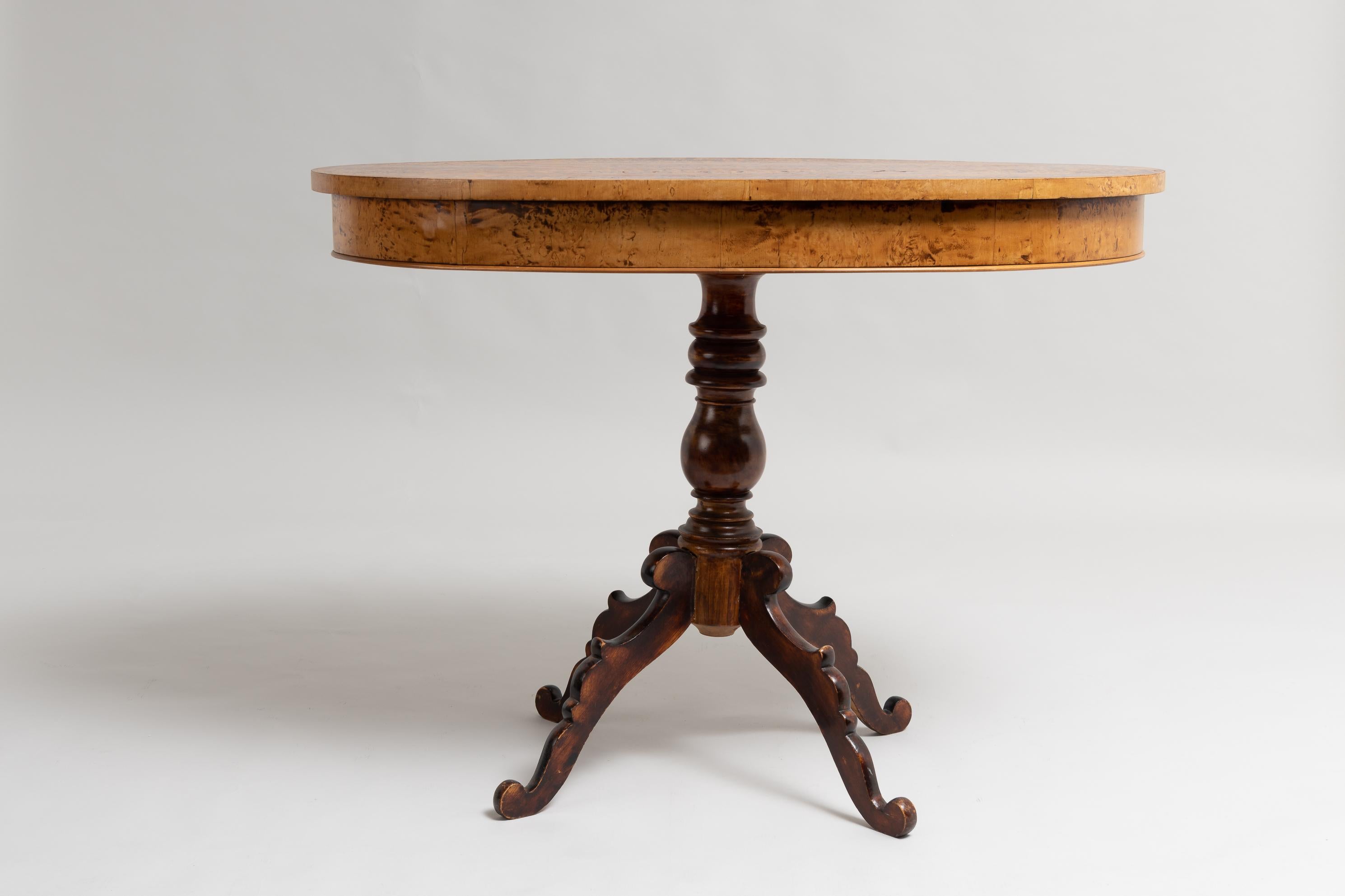 19th Century Swedish Oval Rococo Revival Birch Root Centre Table For Sale