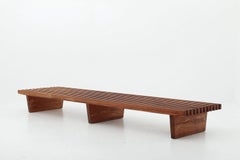 Banc / table basse / lit de repos suédois surdimensionné en pin:: années 1960
