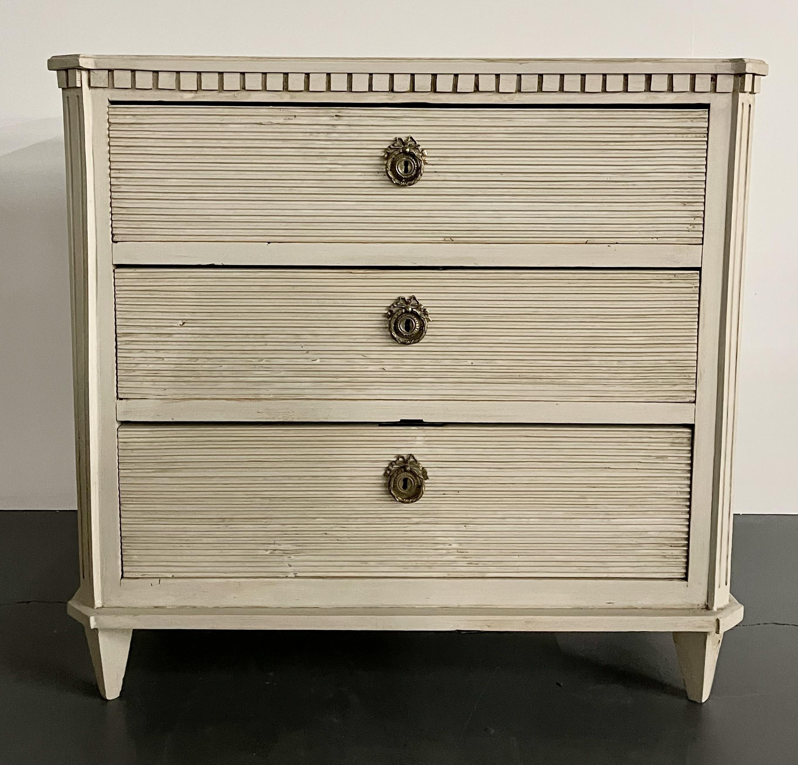 Swedish Paint Decorated Chest / Commode, Gustavian, 19th Century, Brass Accent 3