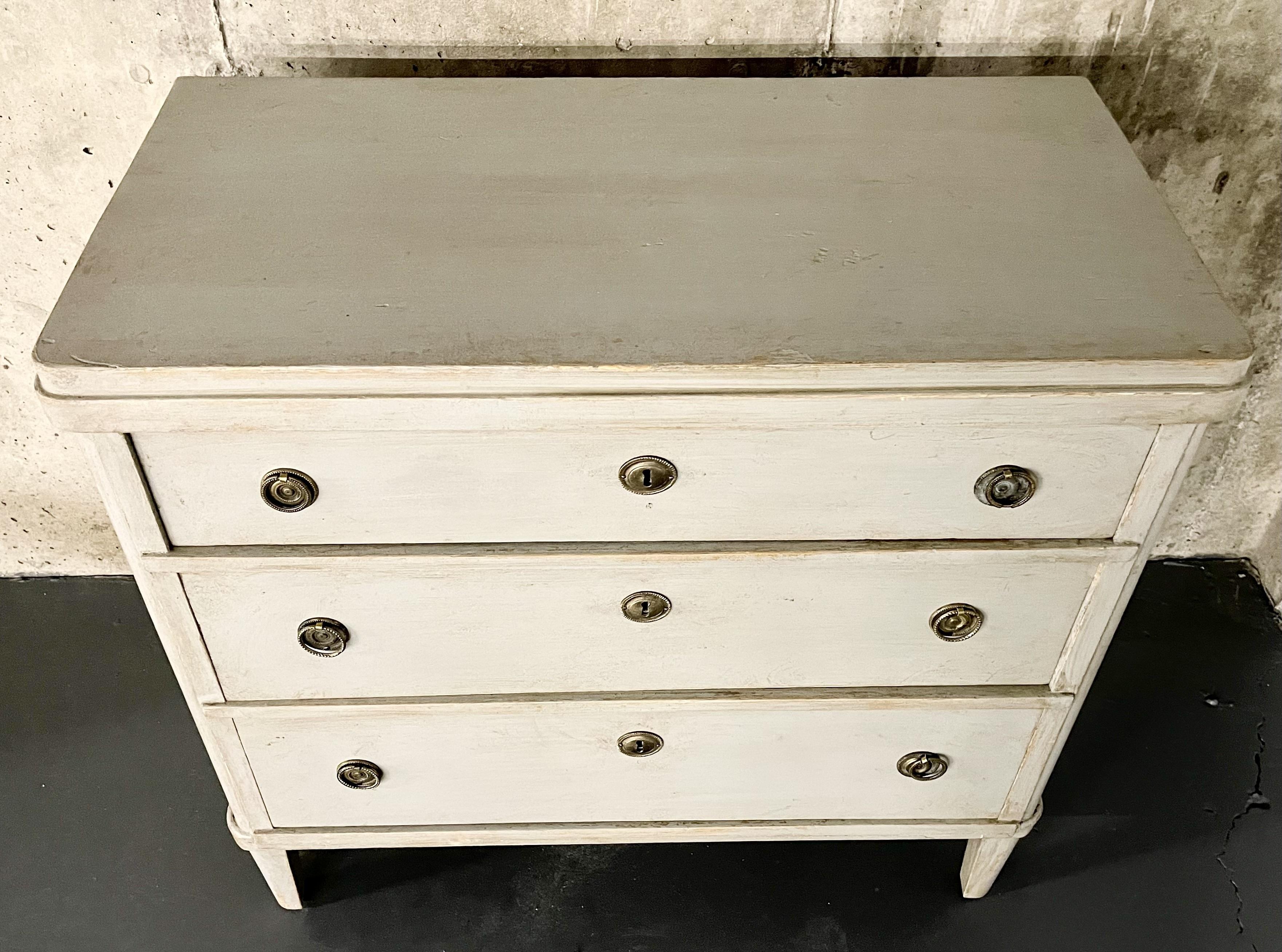 Swedish Paint Decorated Chest / Commode, Gustavian, 19th Century 5