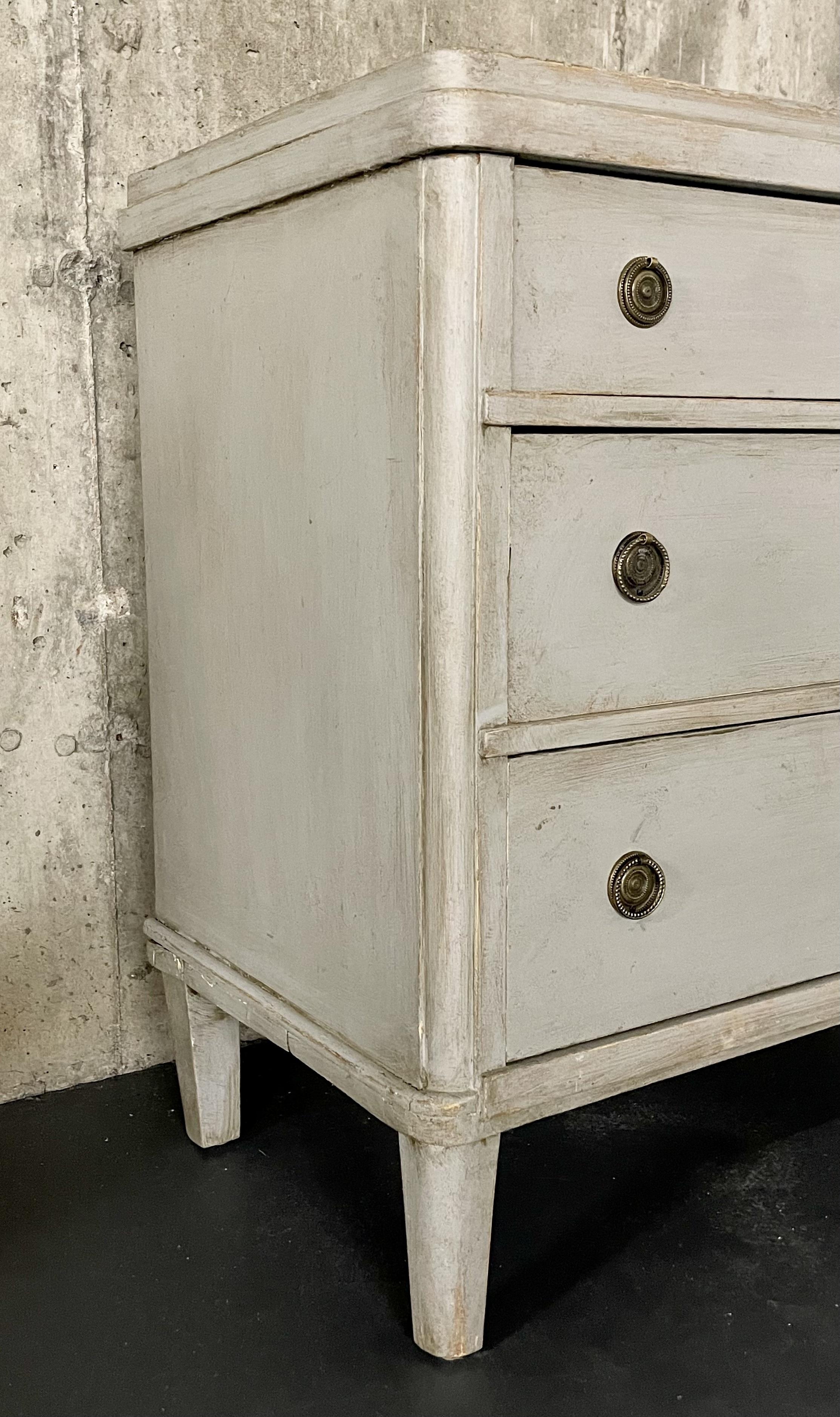 Swedish Paint Decorated Chest / Commode, Gustavian, 19th Century 9